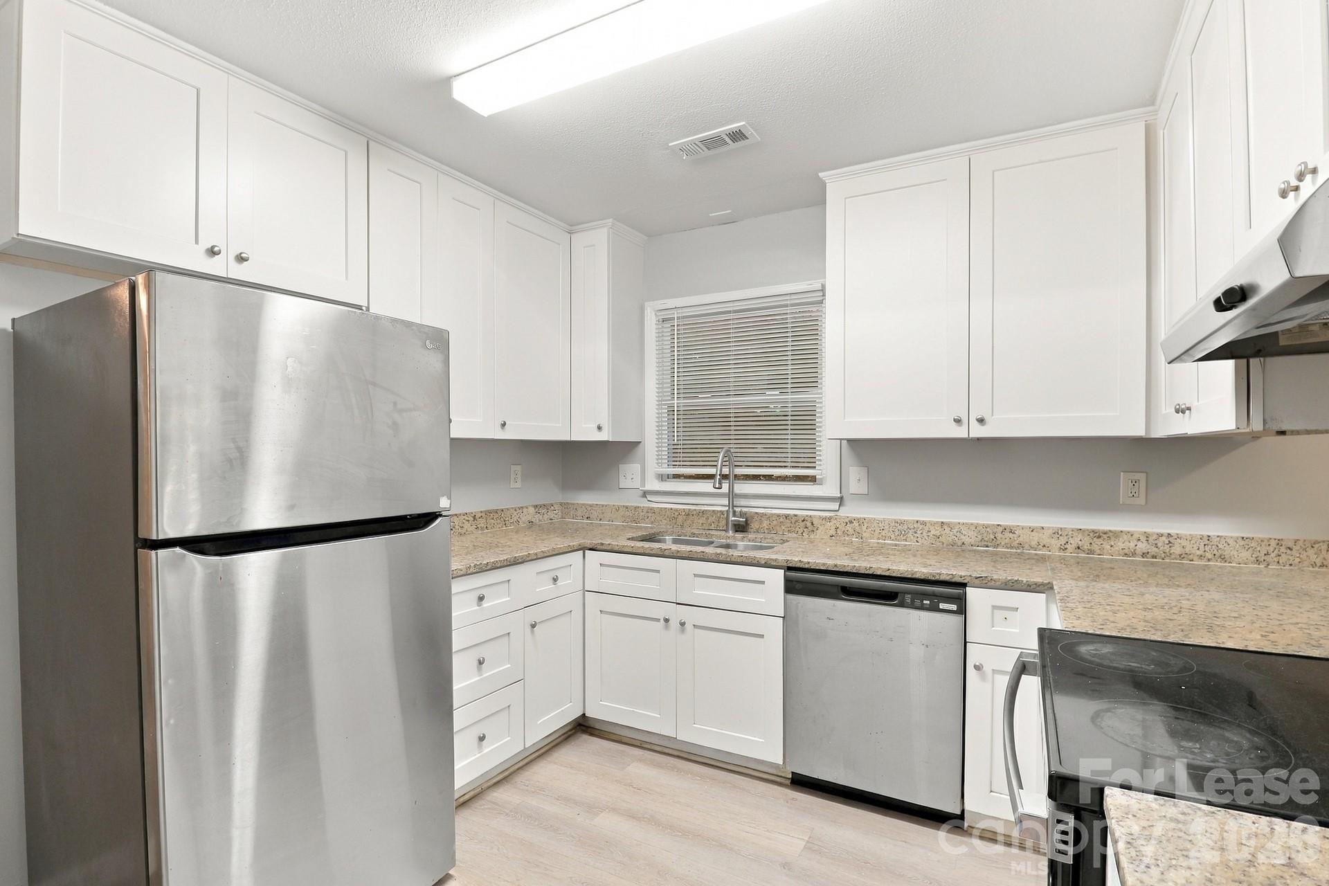 5424 Two Moons Drive Property Photo 6