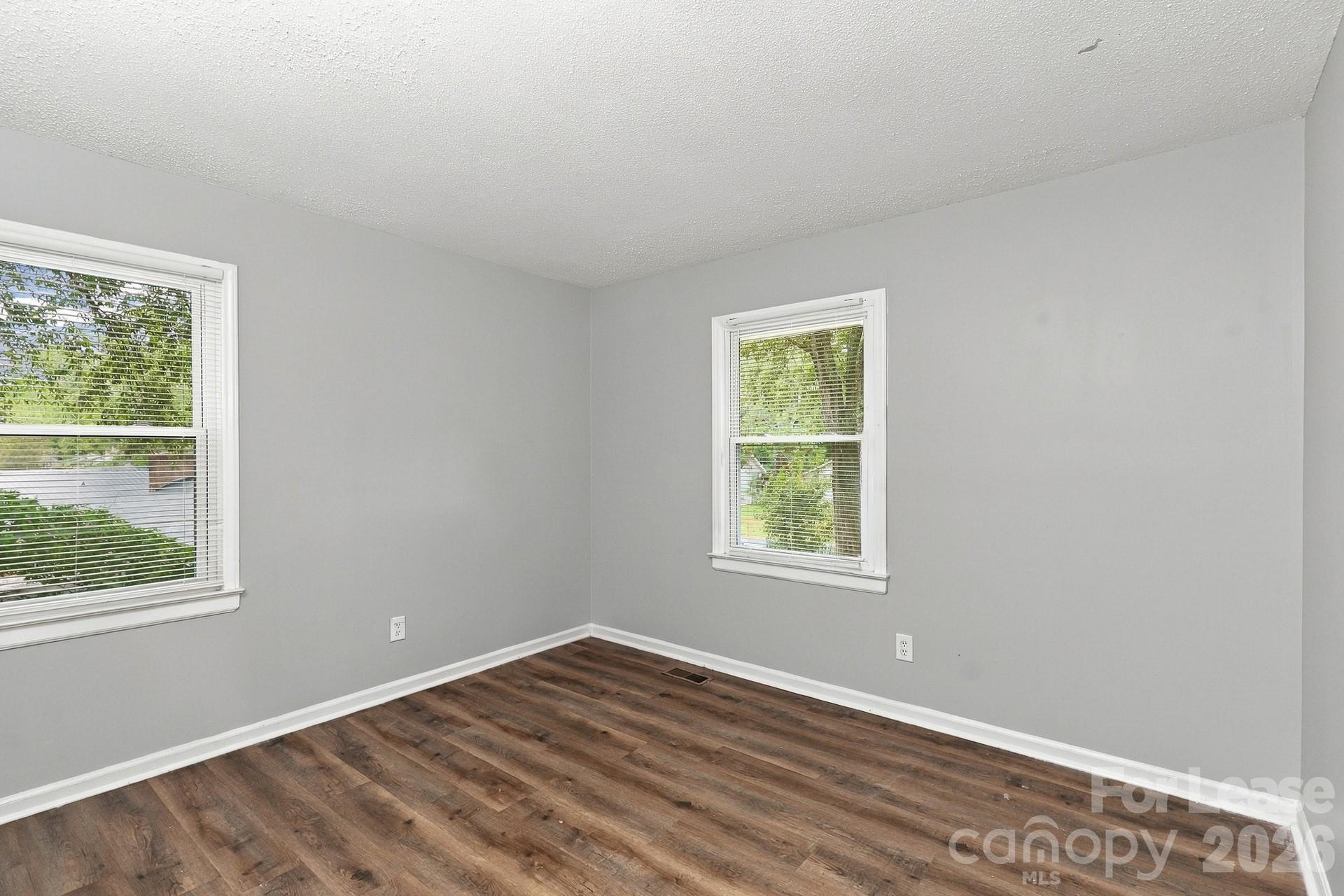 5424 Two Moons Drive Property Photo 9