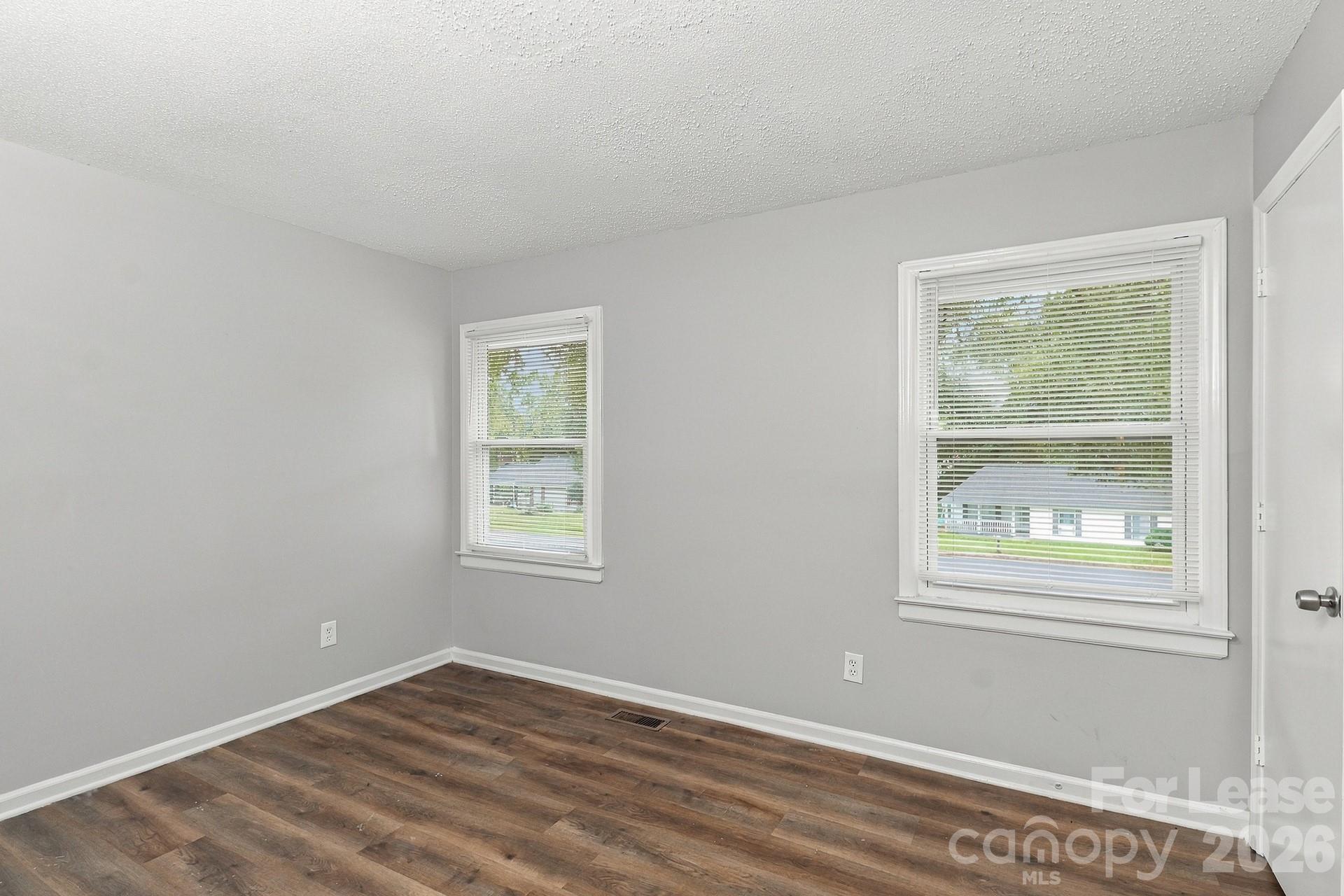 5424 Two Moons Drive Property Photo 10
