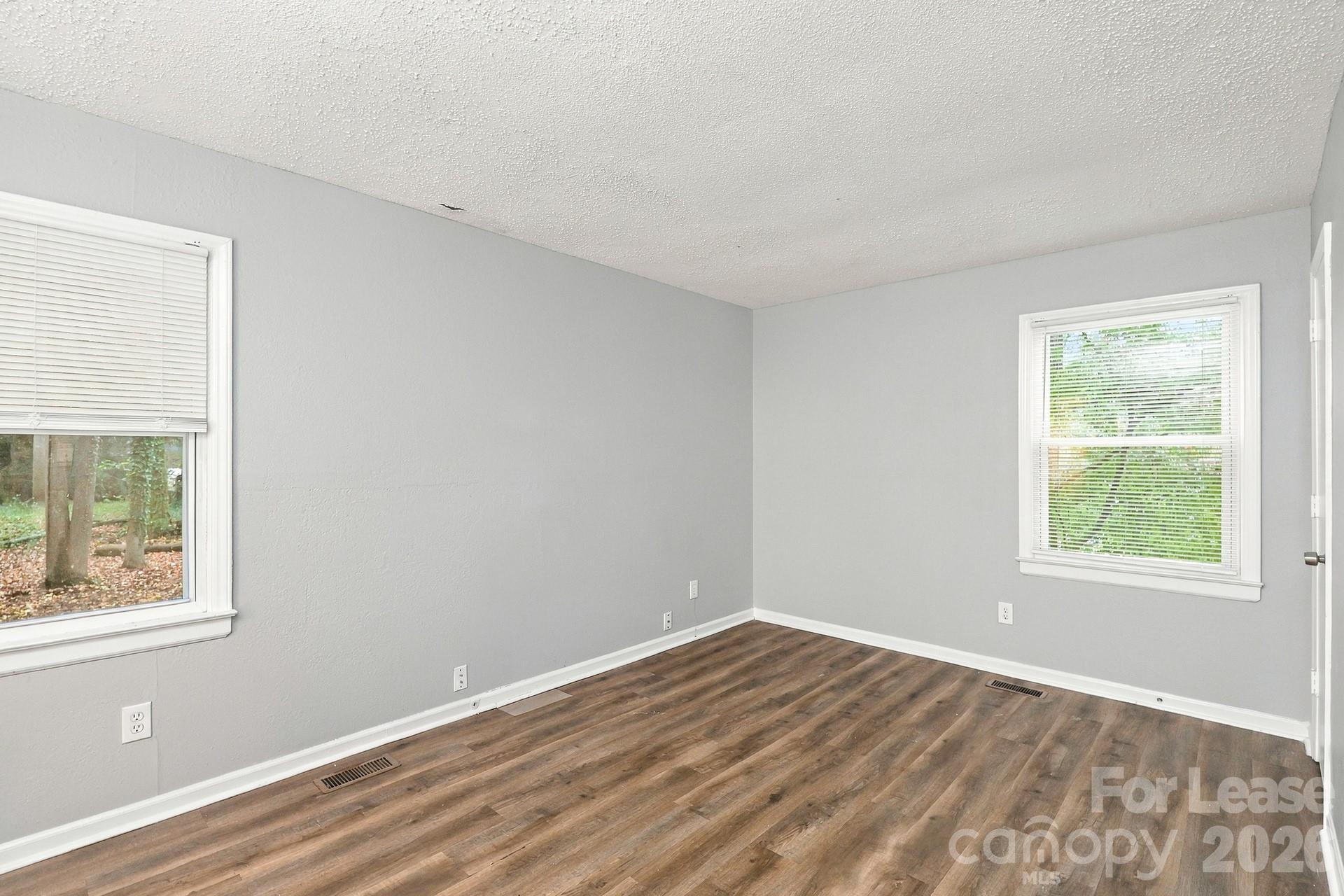 5424 Two Moons Drive Property Photo 11