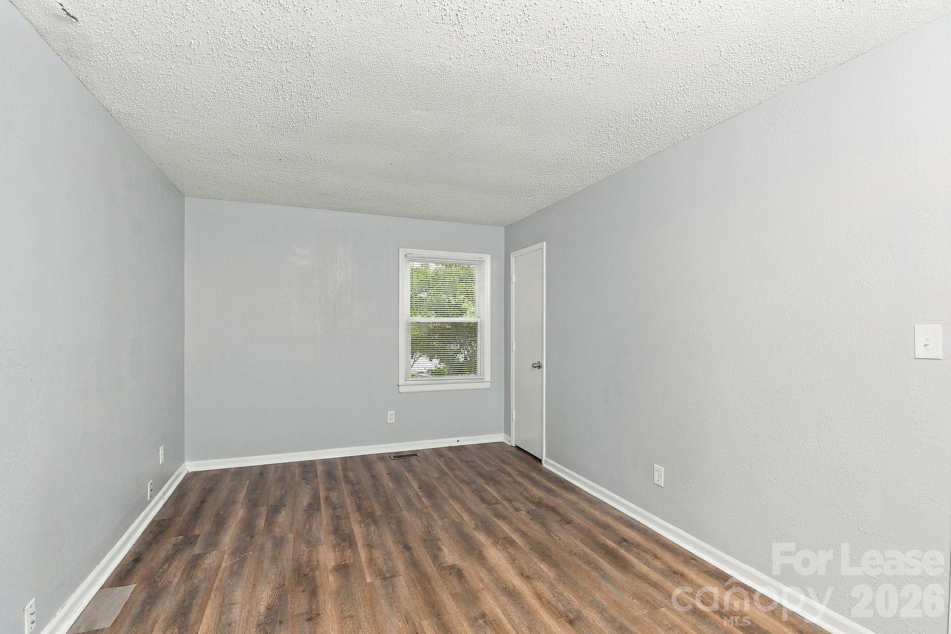5424 Two Moons Drive Property Photo 14