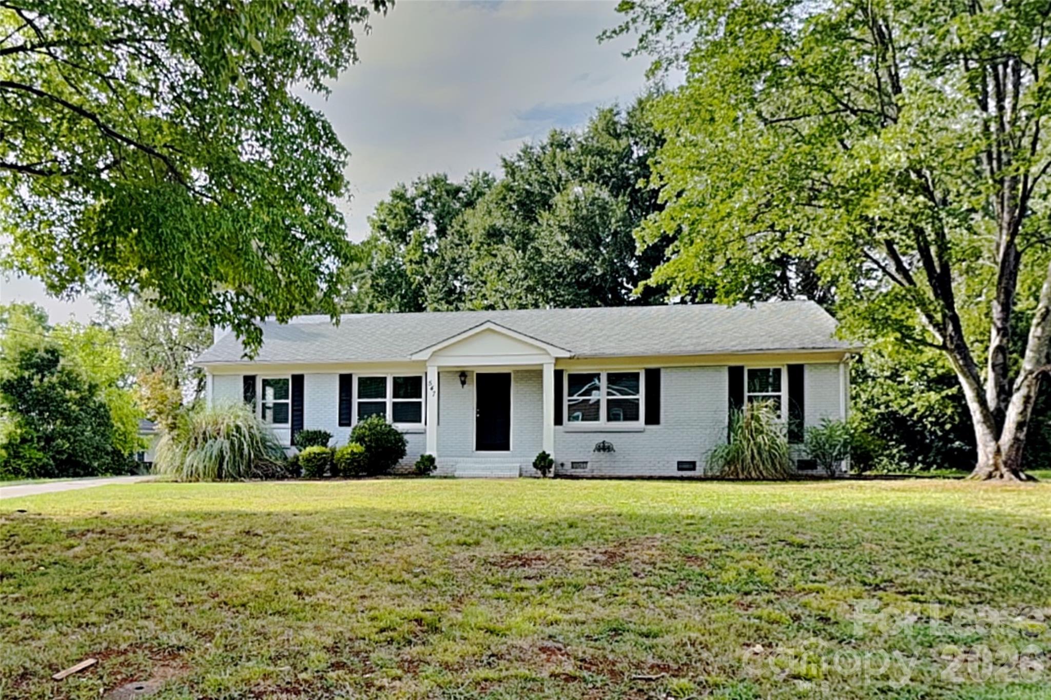 547 Whitethorn Drive Property Photo 1