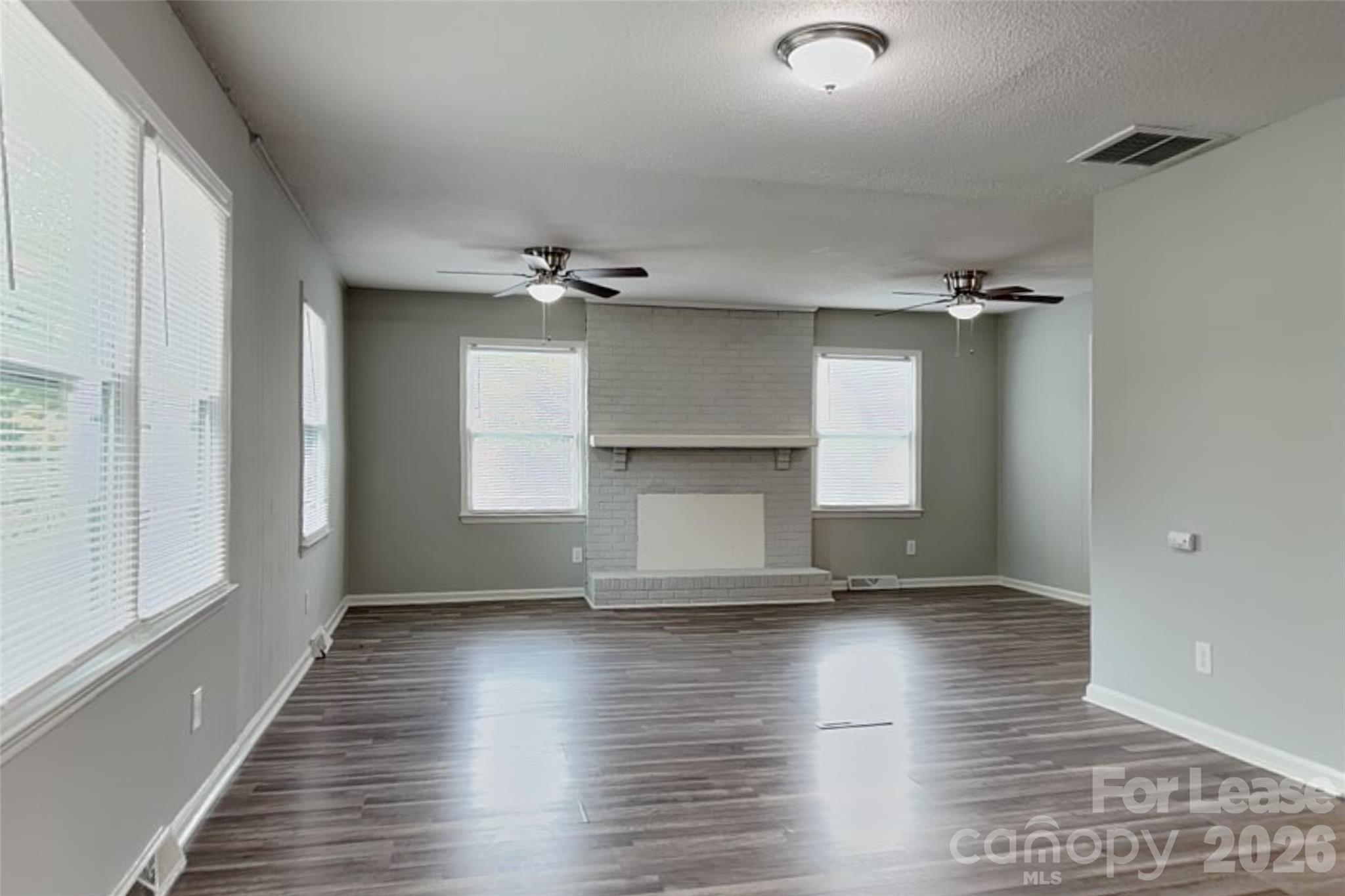 547 Whitethorn Drive Property Photo 3