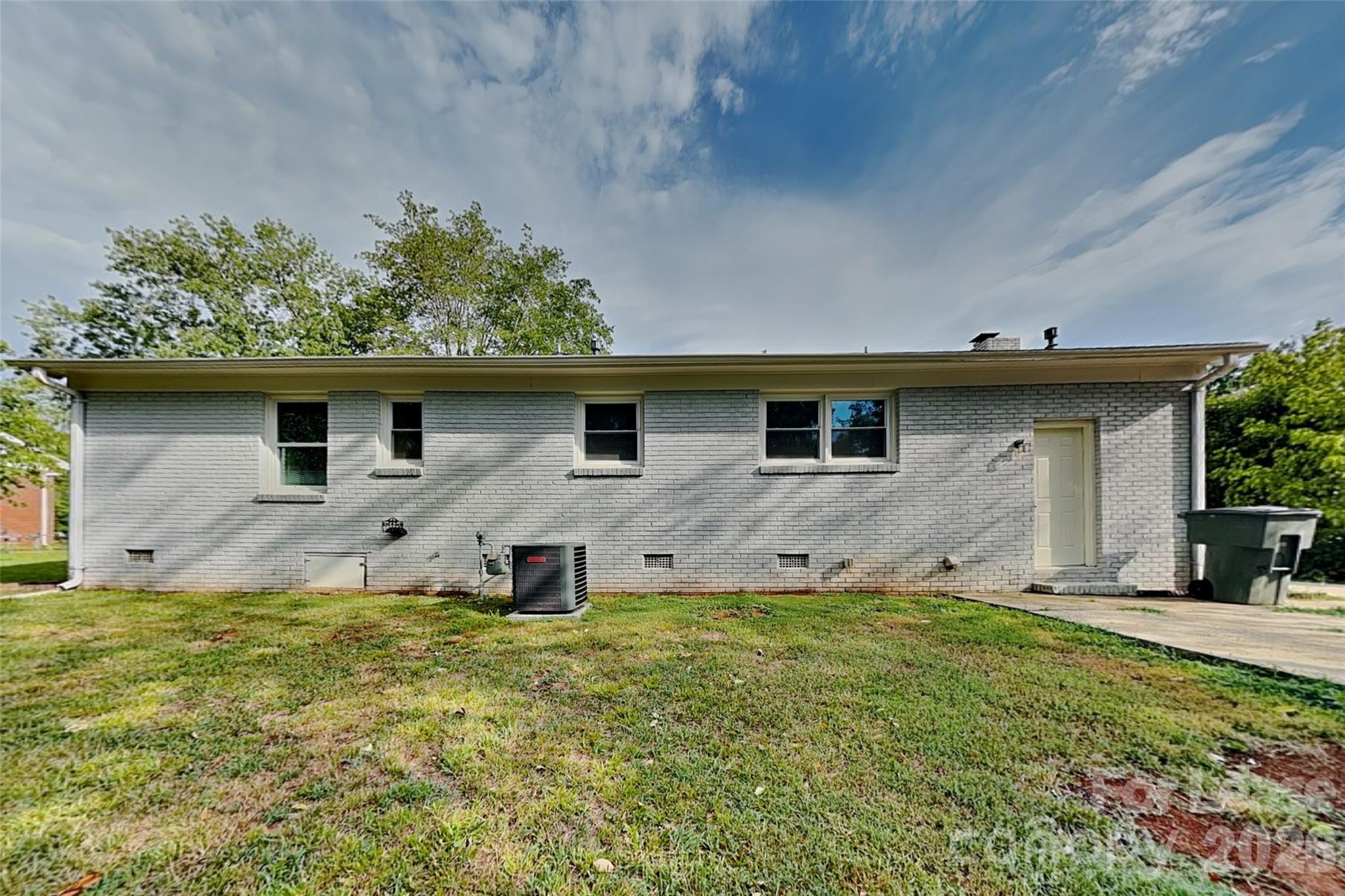 547 Whitethorn Drive Property Photo 6