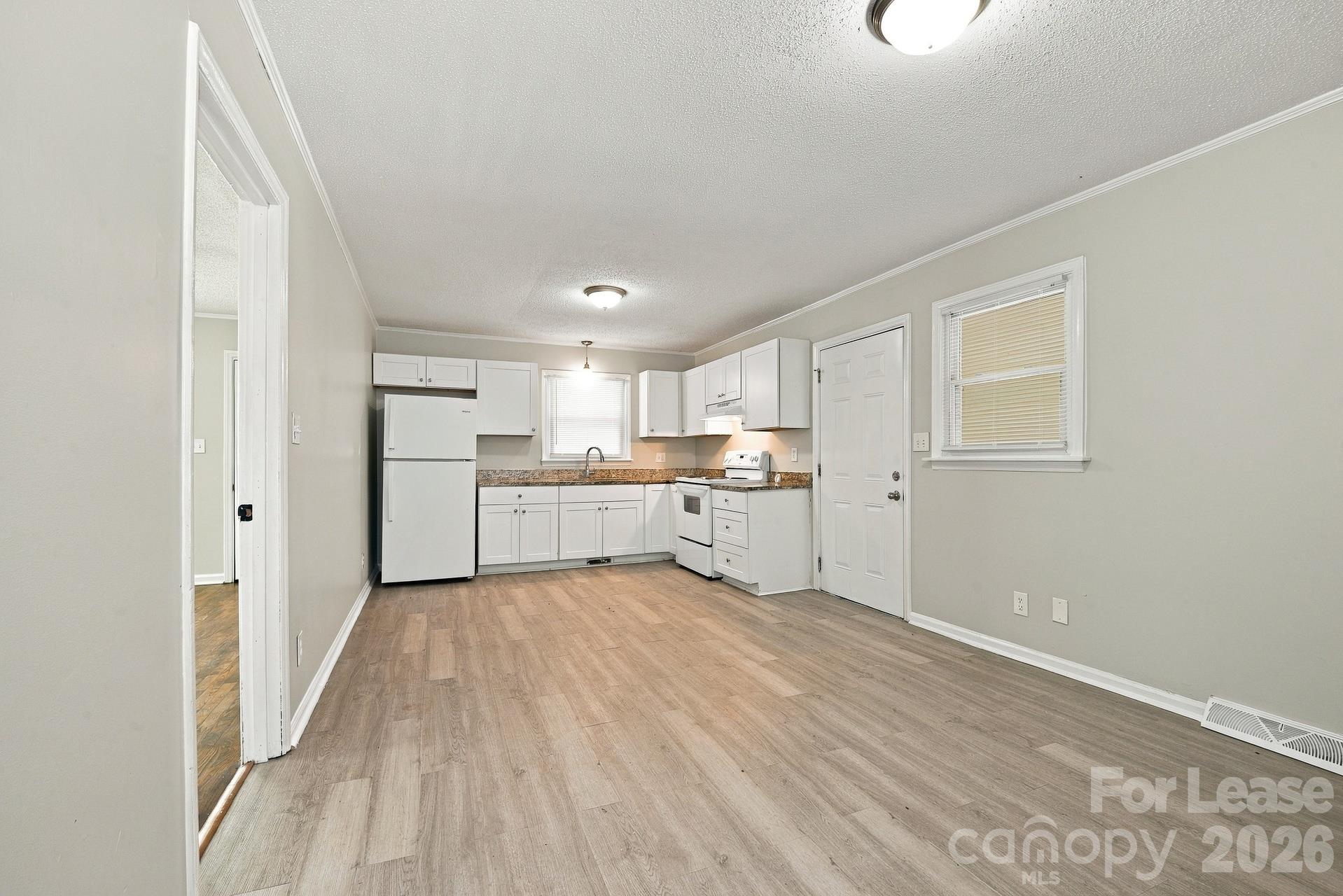 311 E Morrow Avenue Property Photo 3