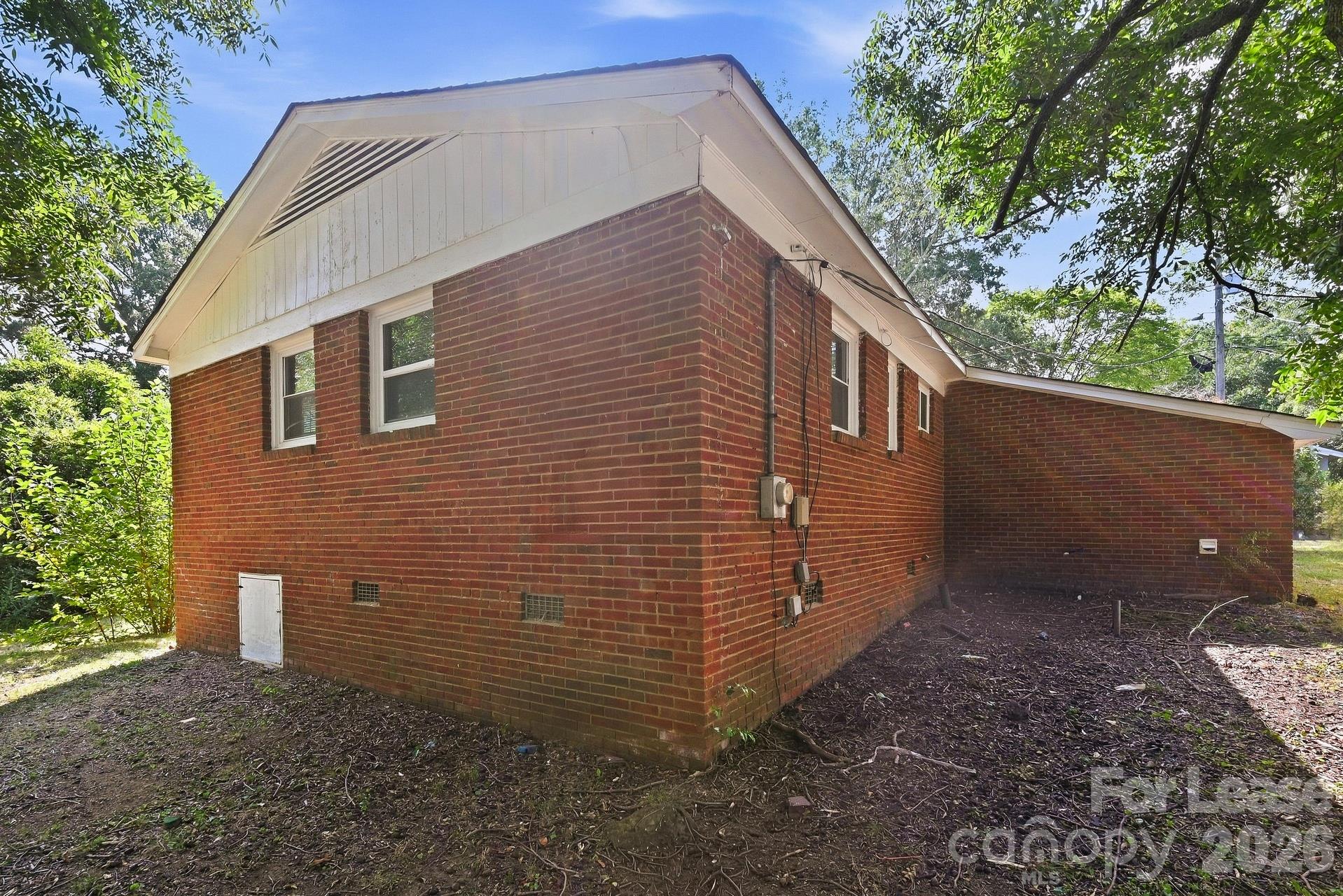 311 E Morrow Avenue Property Photo 6