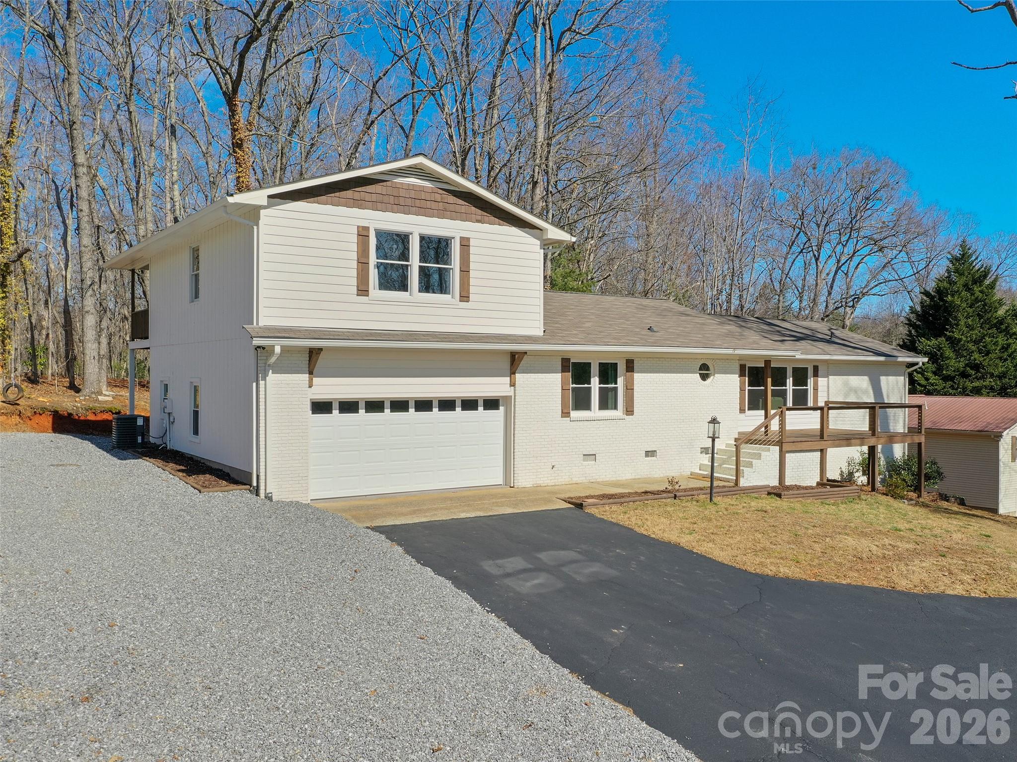 128 Cardinal Lane Property Photo 2