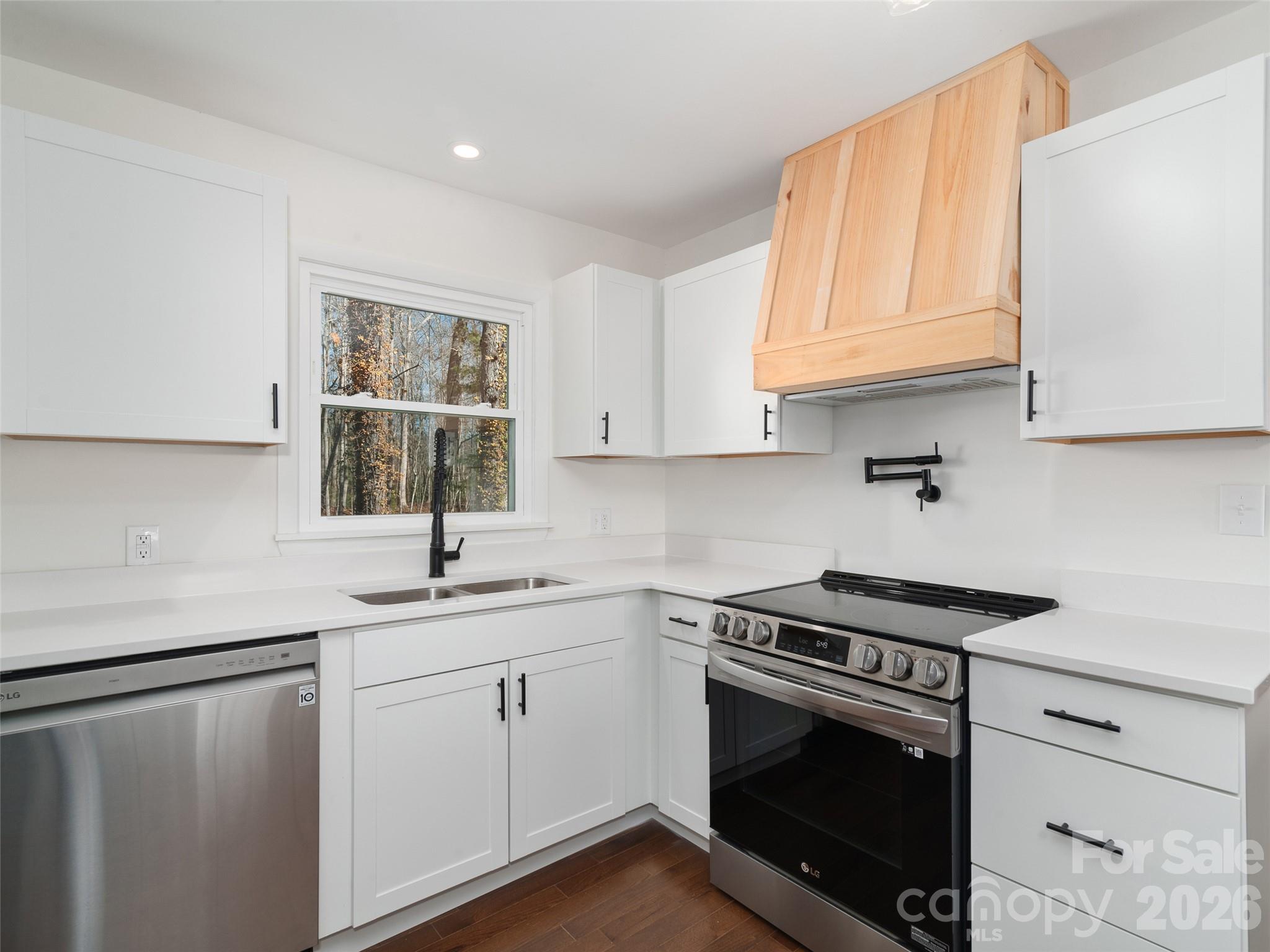 128 Cardinal Lane Property Photo 18