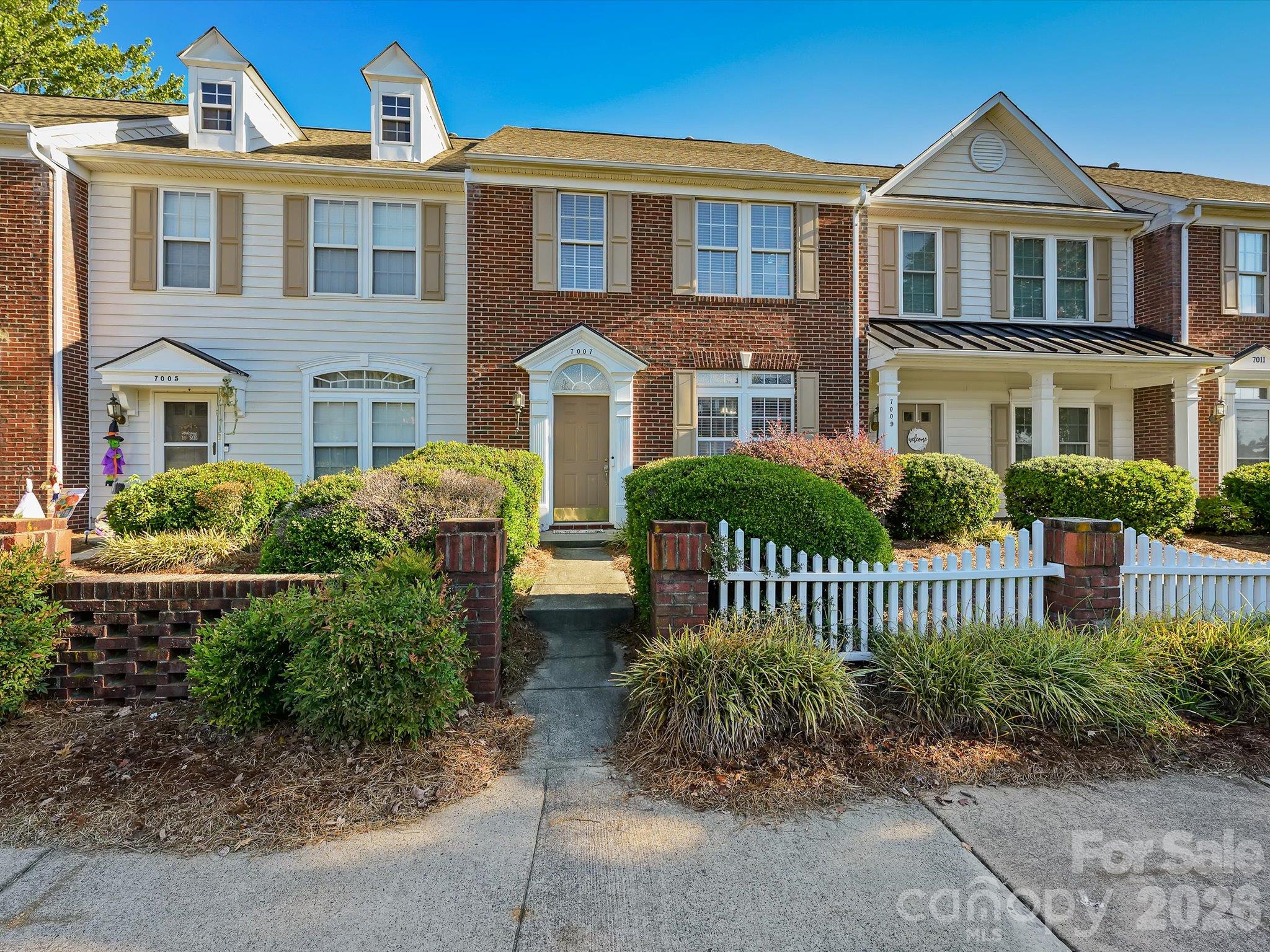 7007 Creft Circle Property Photo 1