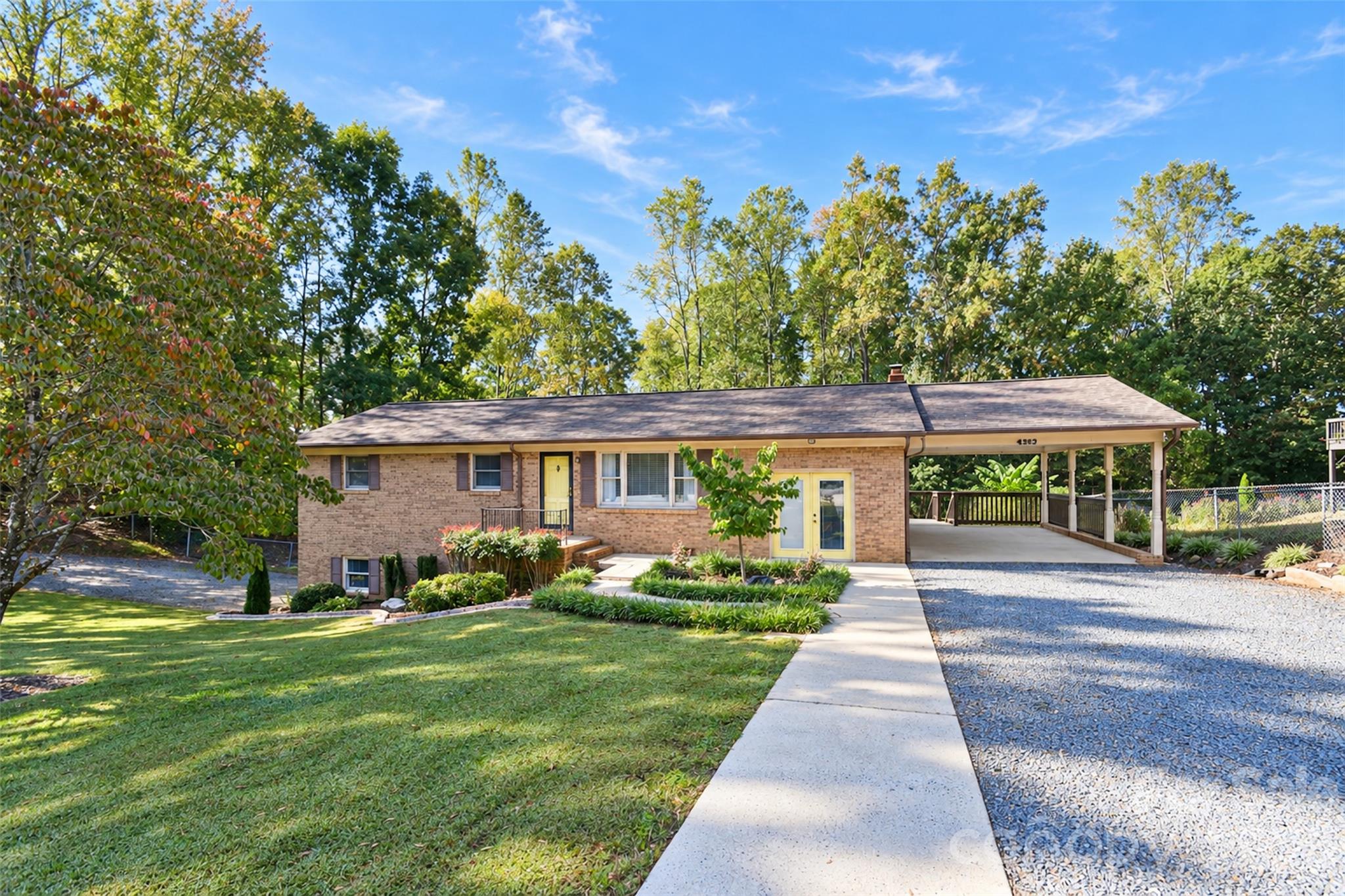 4800 Club View Drive Property Photo 1