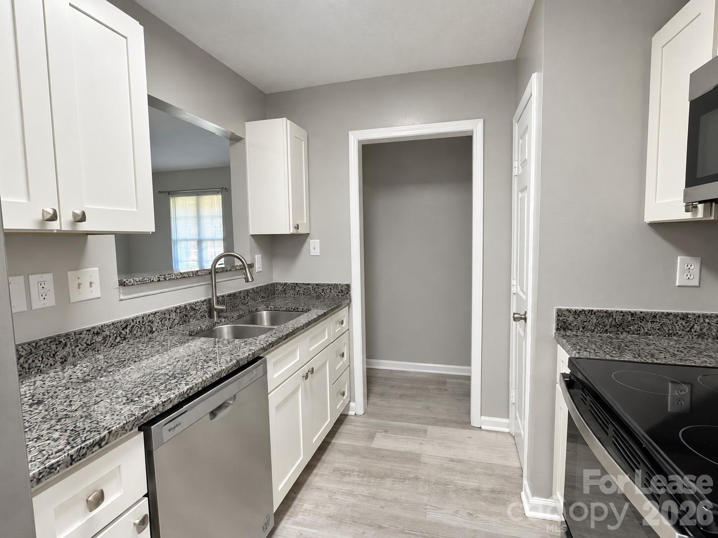 1302 Eagles Landing Drive Property Photo 2