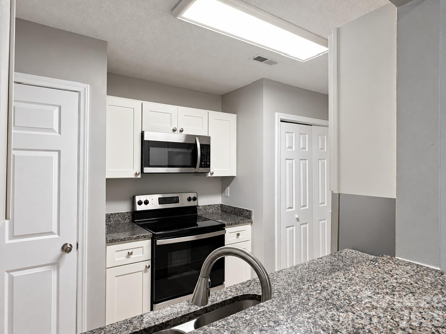 1302 Eagles Landing Drive Property Photo 3