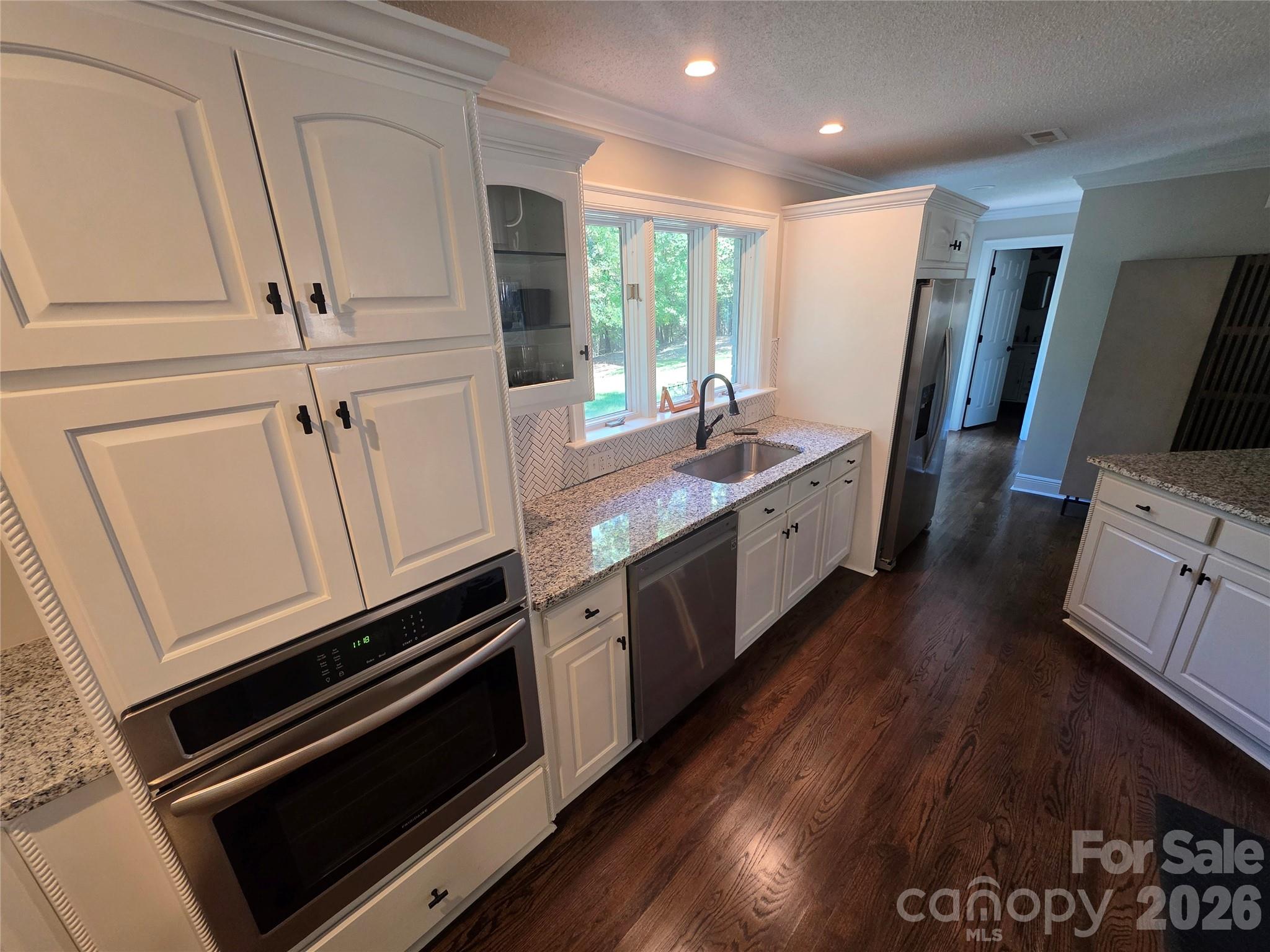 570 Crestside Drive Property Photo 2