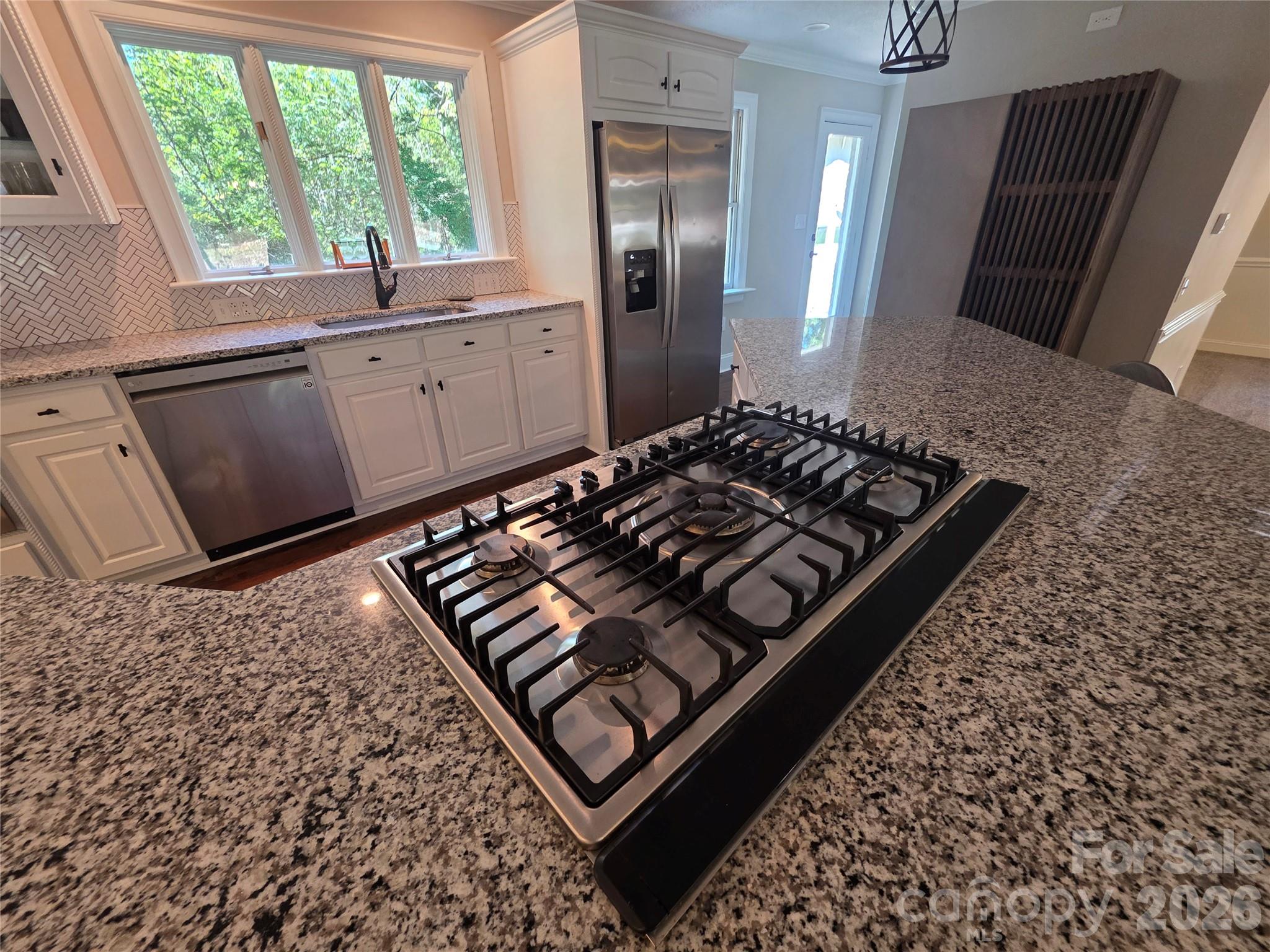 570 Crestside Drive Property Photo 3