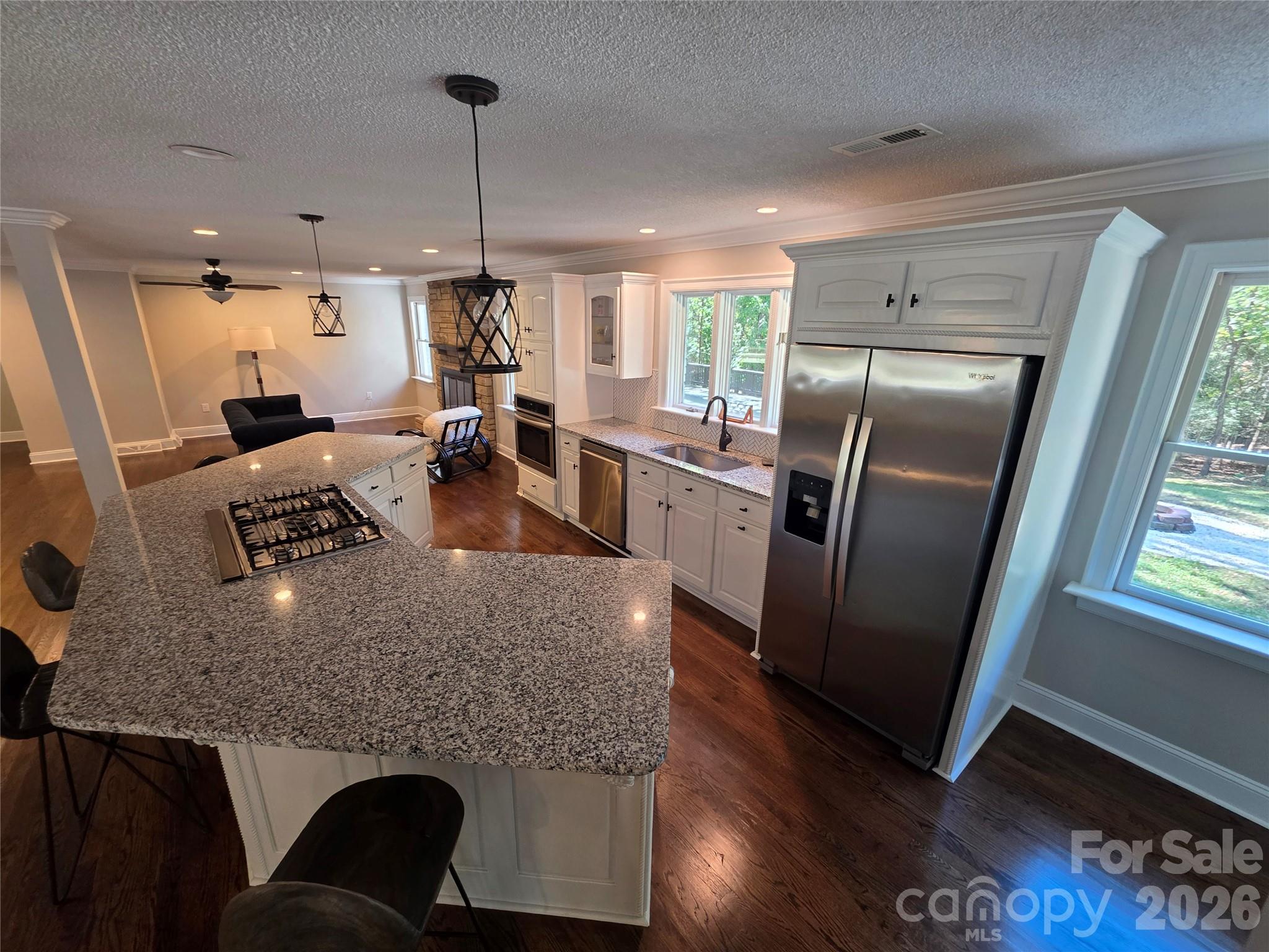 570 Crestside Drive Property Photo 4