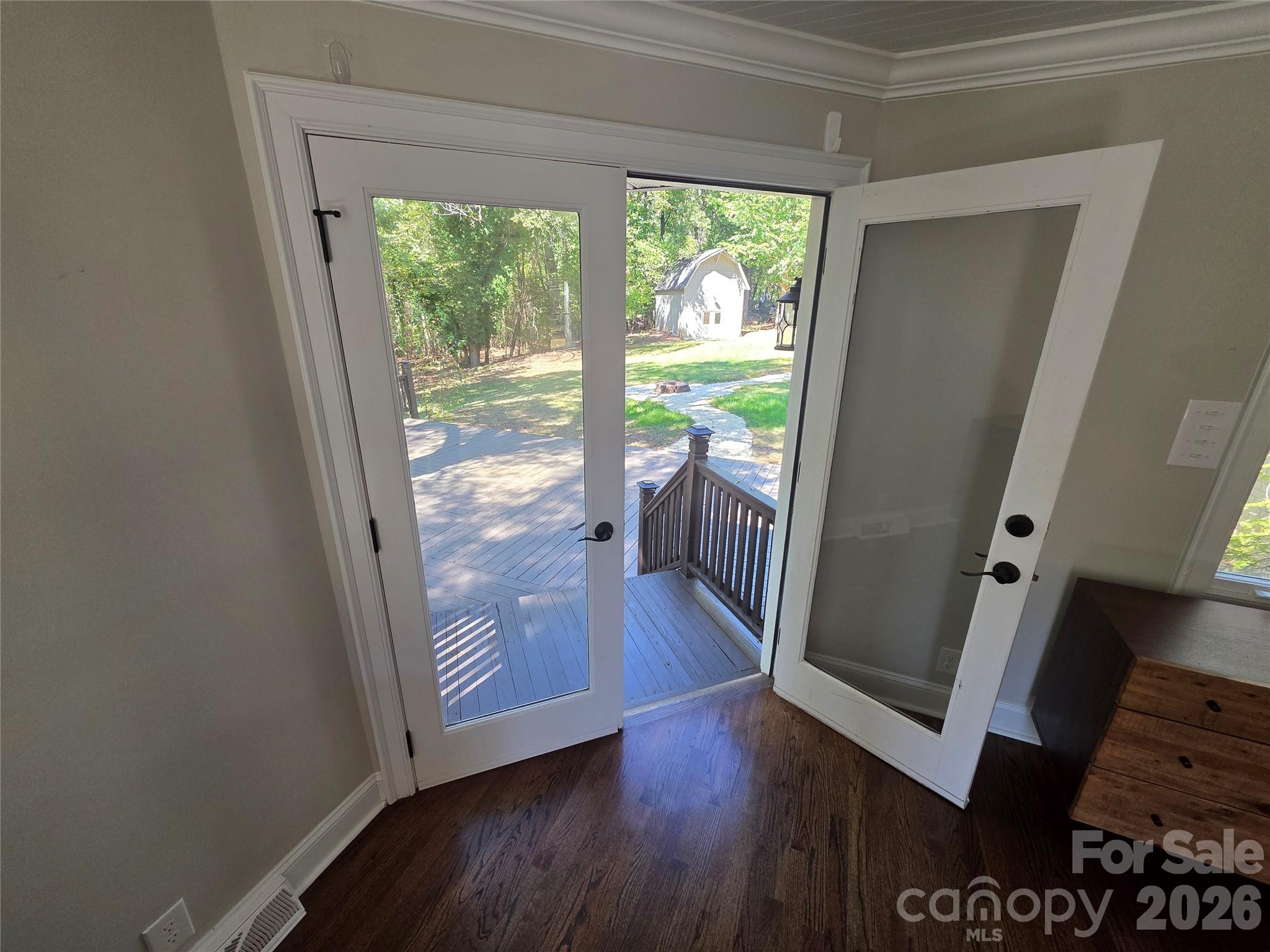 570 Crestside Drive Property Photo 9