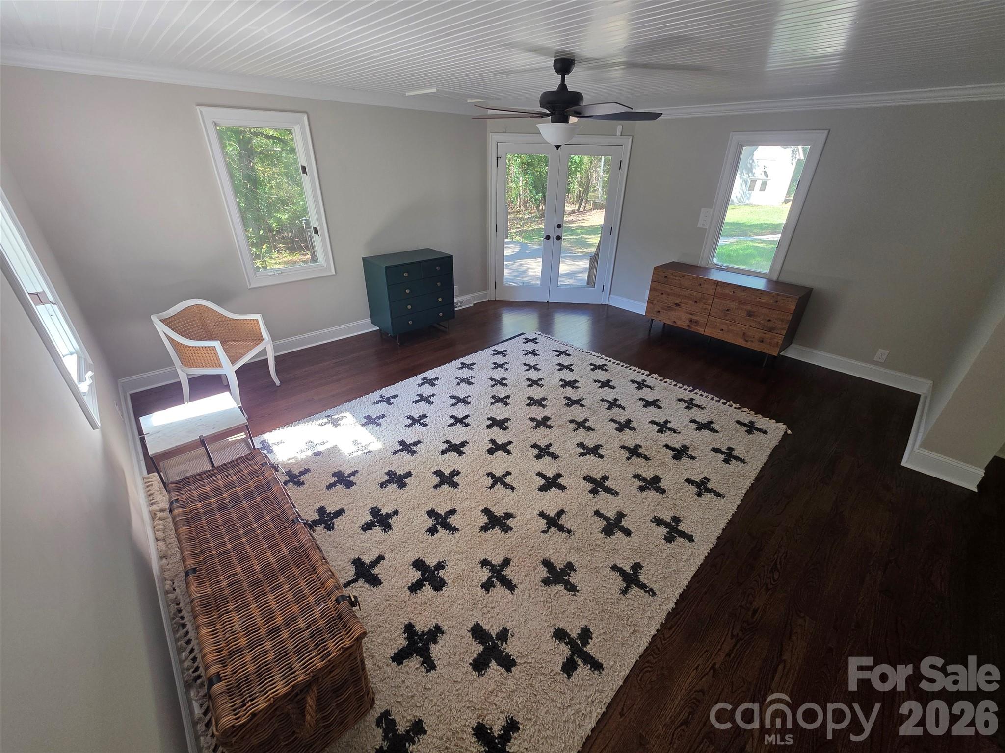 570 Crestside Drive Property Photo 11