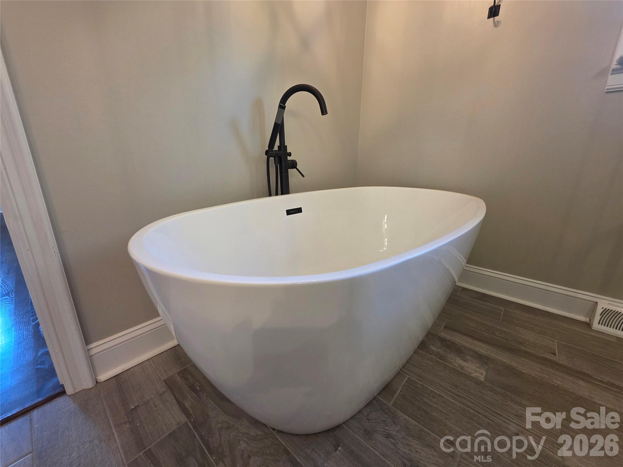 570 Crestside Drive Property Photo 15