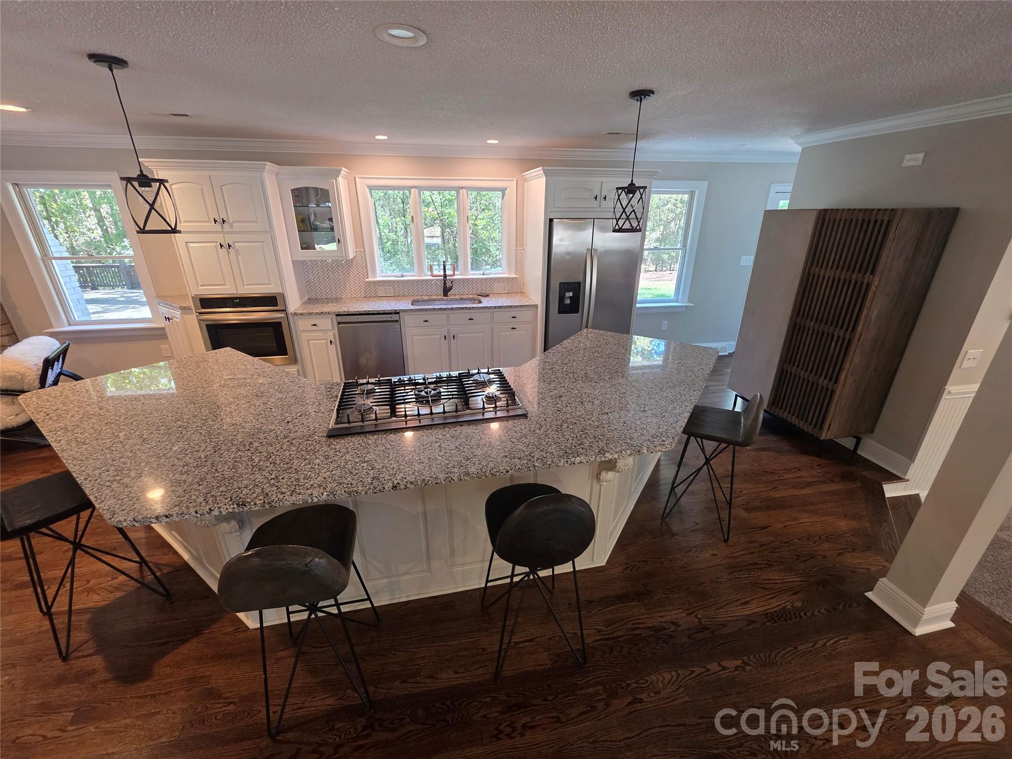 570 Crestside Drive Property Photo 18