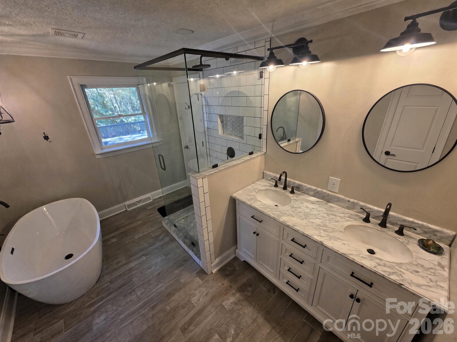 570 Crestside Drive Property Photo 21