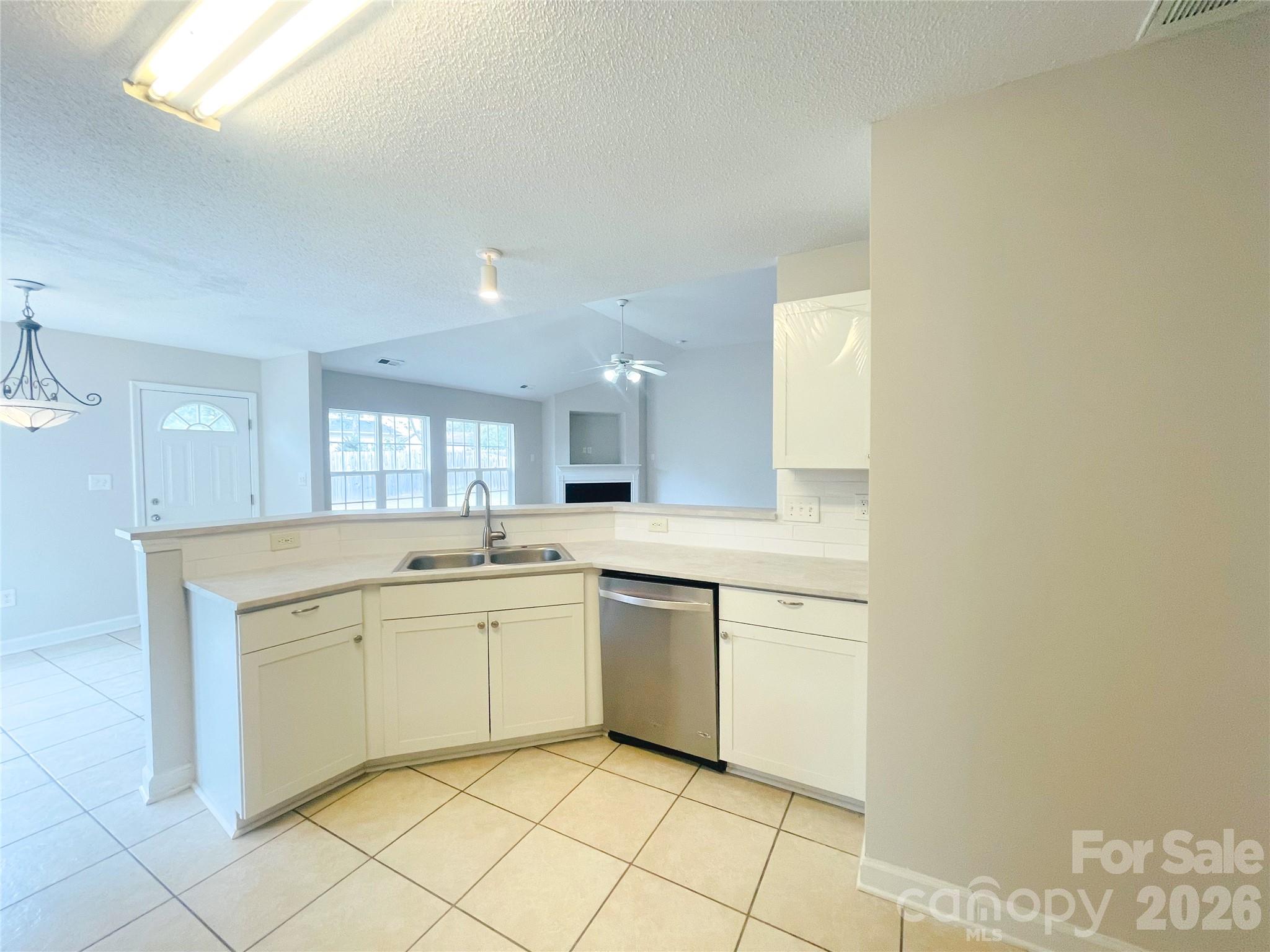 1011 Cadberry Court Property Photo 8