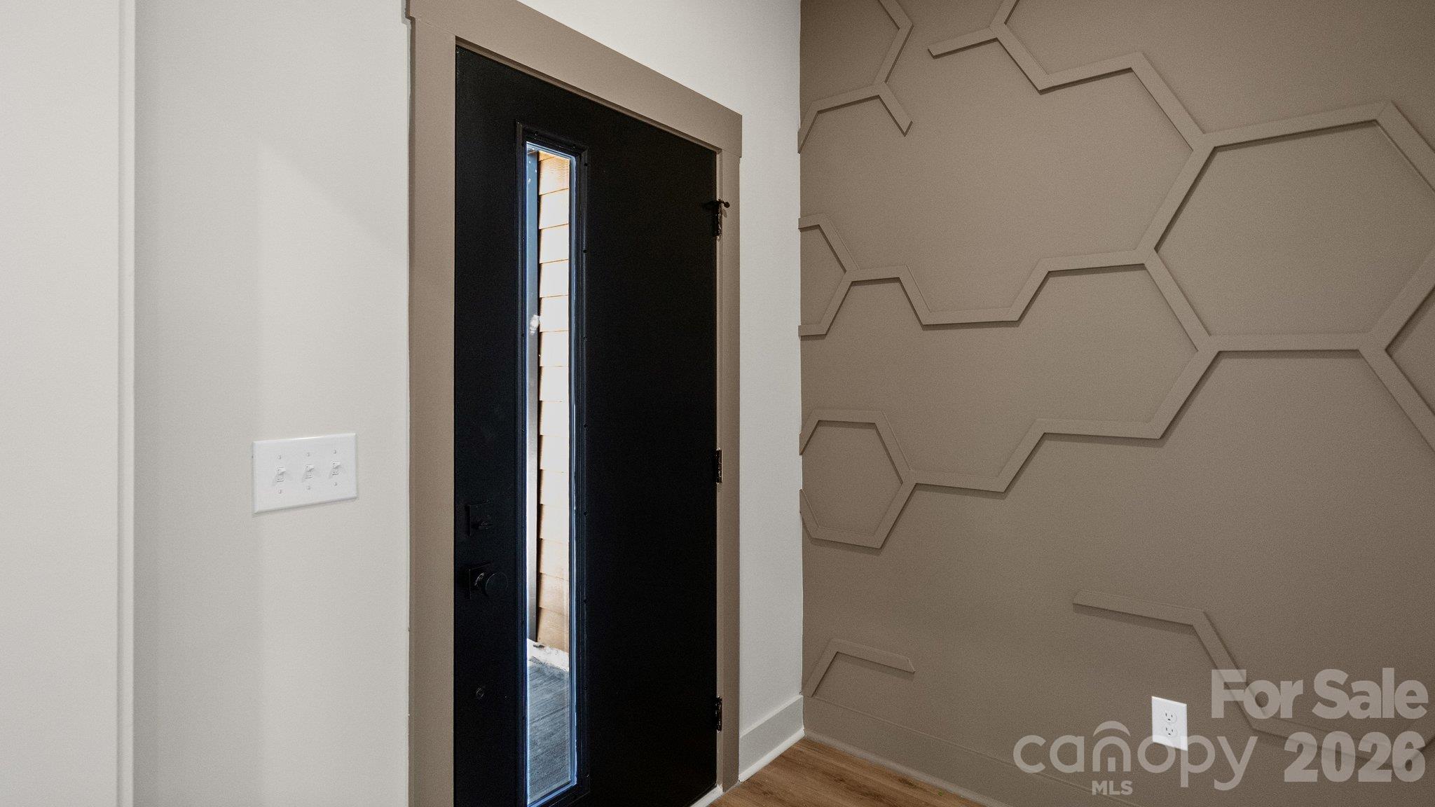 2085 Custer Street Property Photo 3