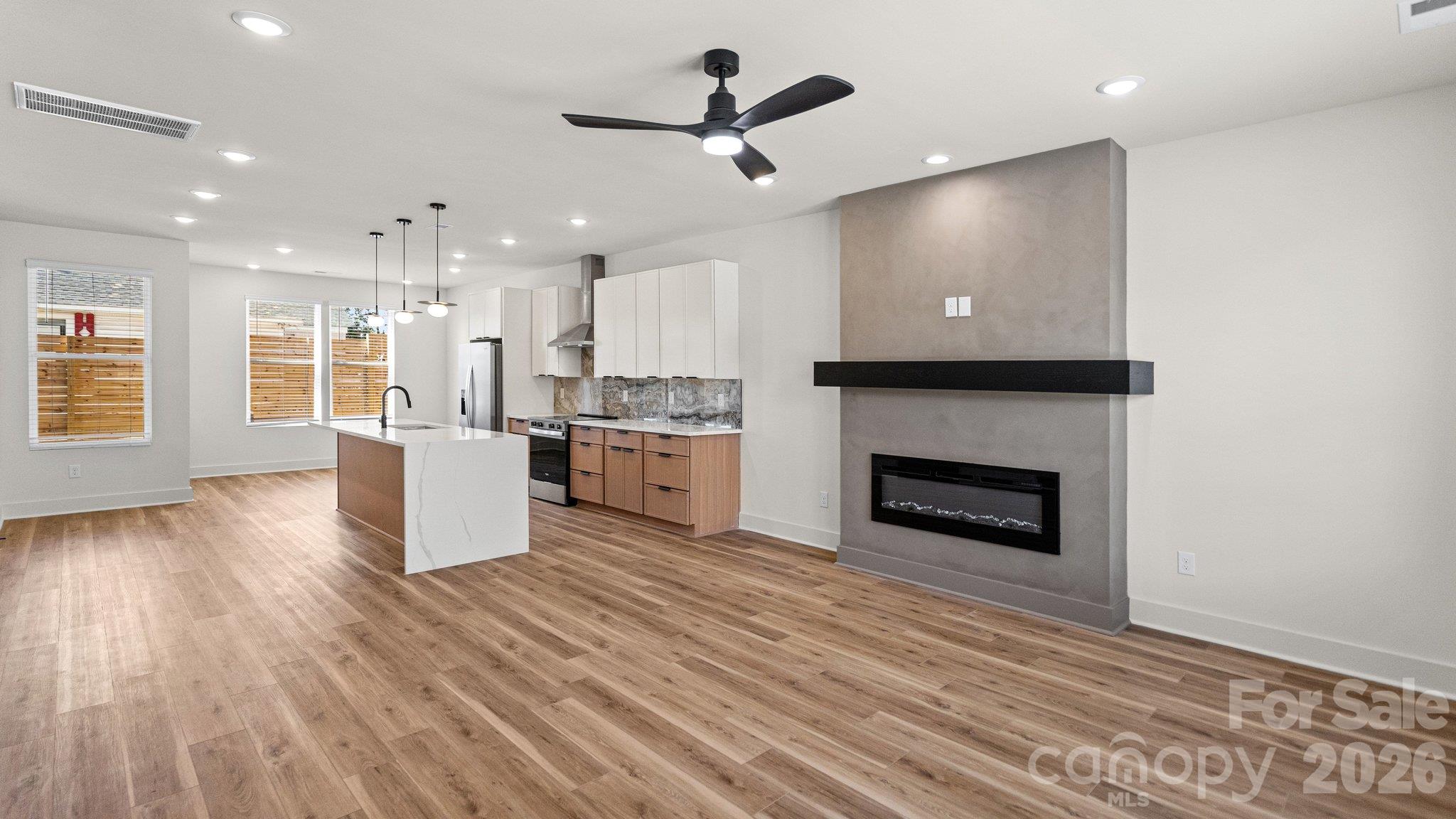 2085 Custer Street Property Photo 4
