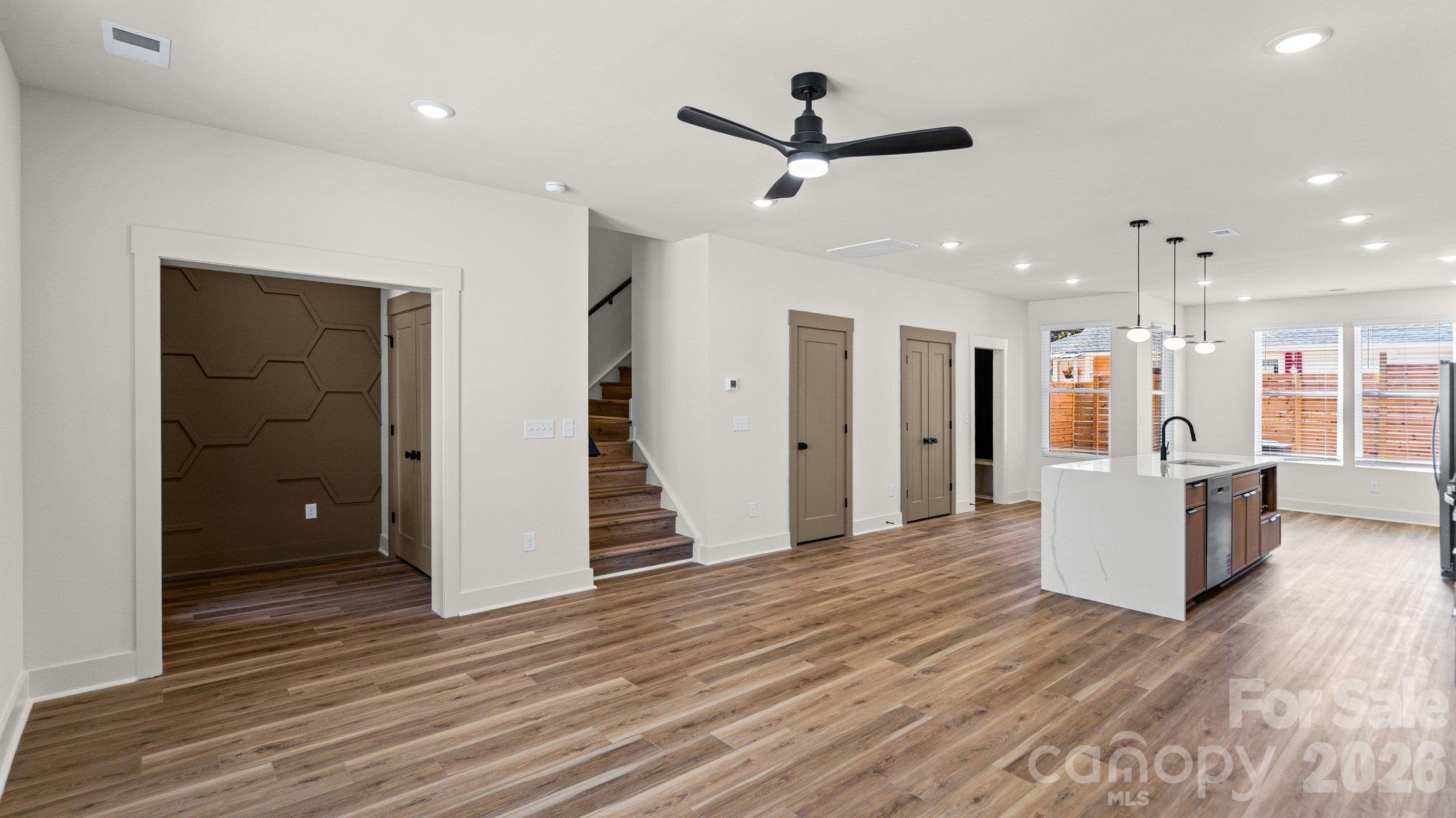 2085 Custer Street Property Photo 8