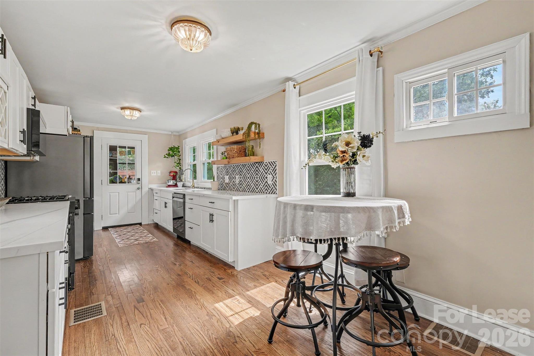 3330 Benard Avenue Property Photo 6