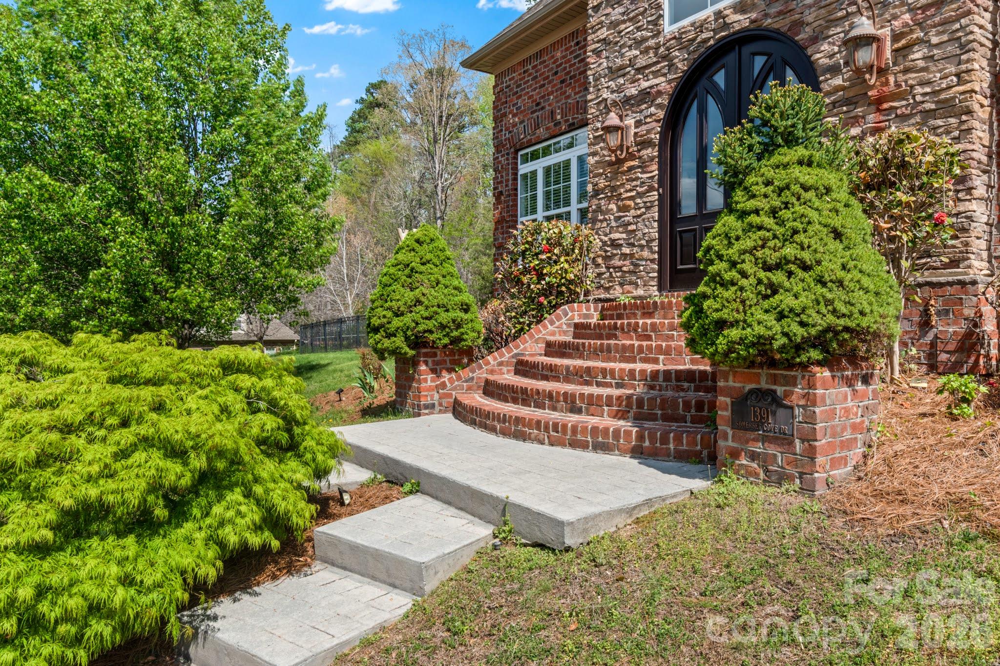 1391 Somerset Cove Drive Property Photo 4