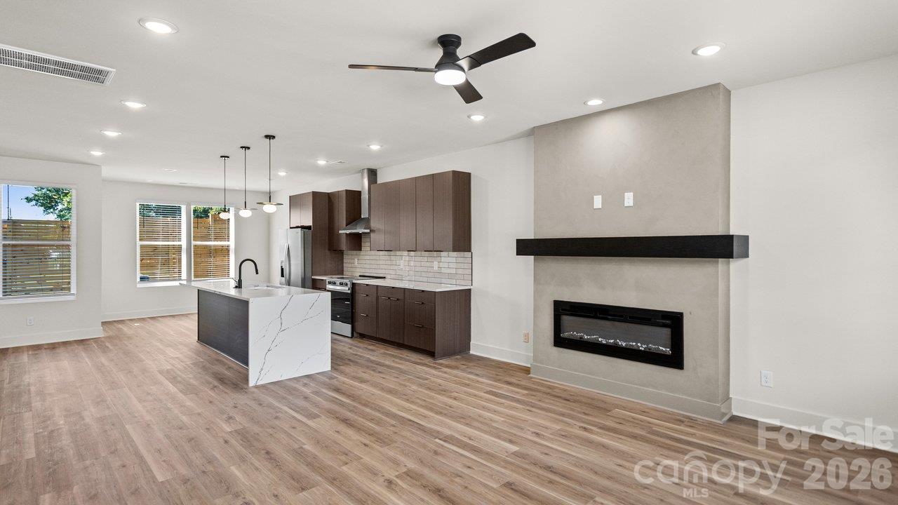 2093 Custer Street Property Photo 3