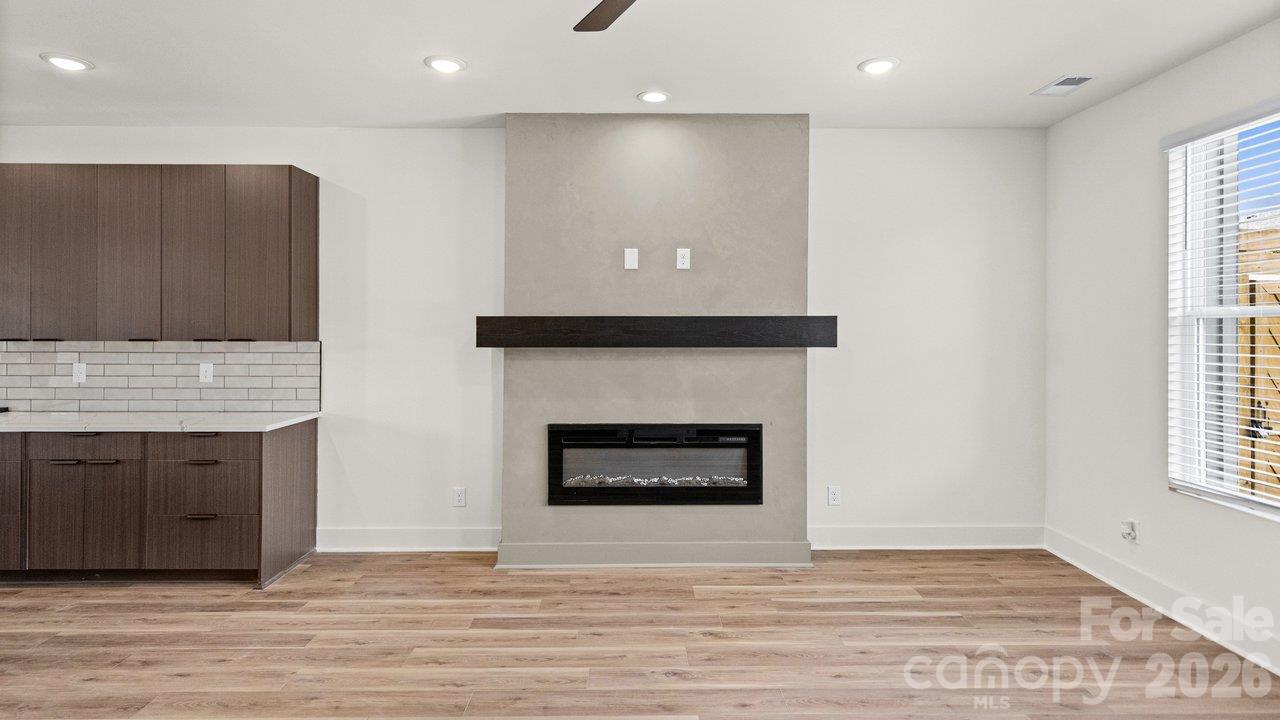 2093 Custer Street Property Photo 5