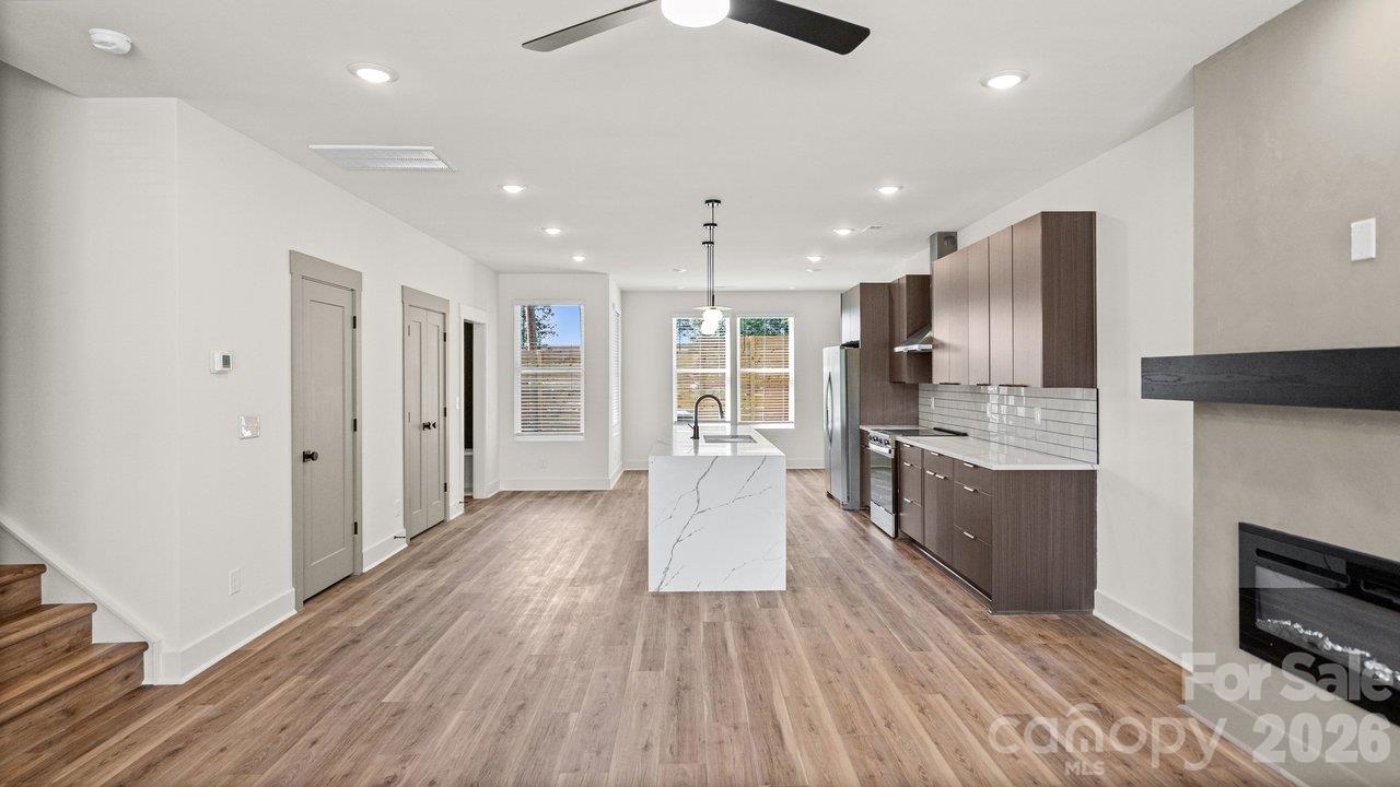 2093 Custer Street Property Photo 8