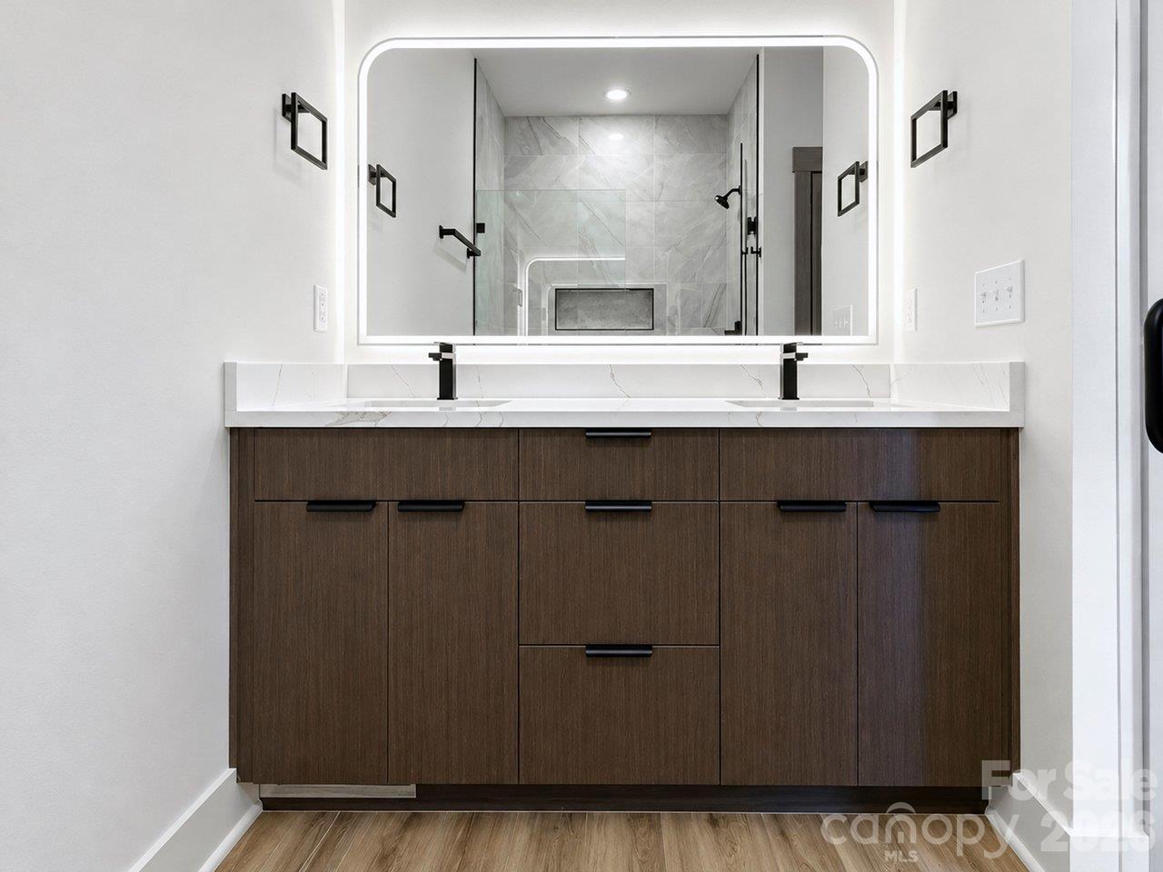 2093 Custer Street Property Photo 24
