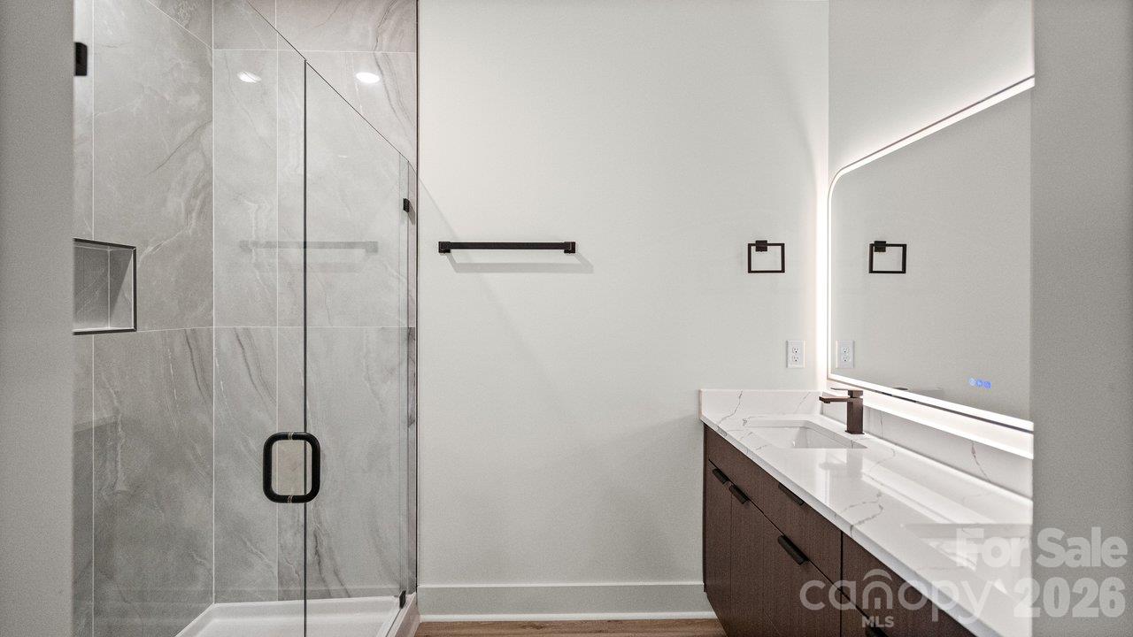 2093 Custer Street Property Photo 25