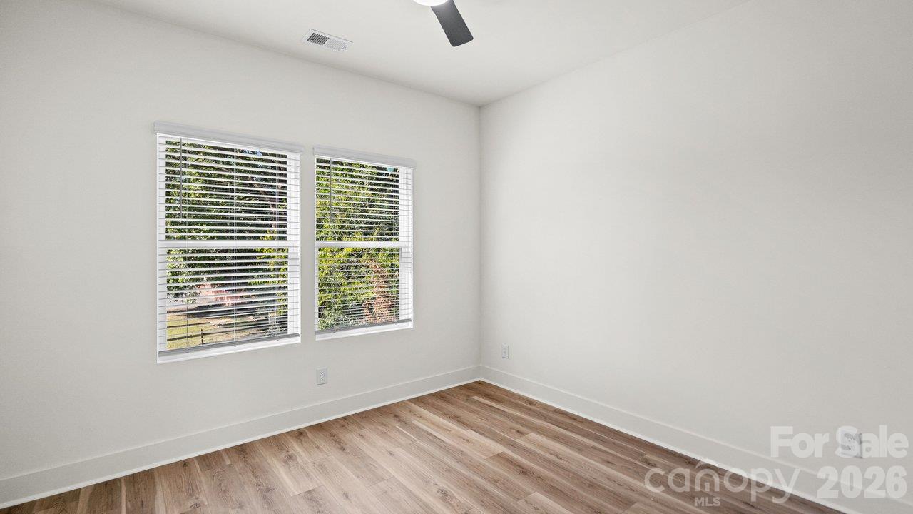 2093 Custer Street Property Photo 32