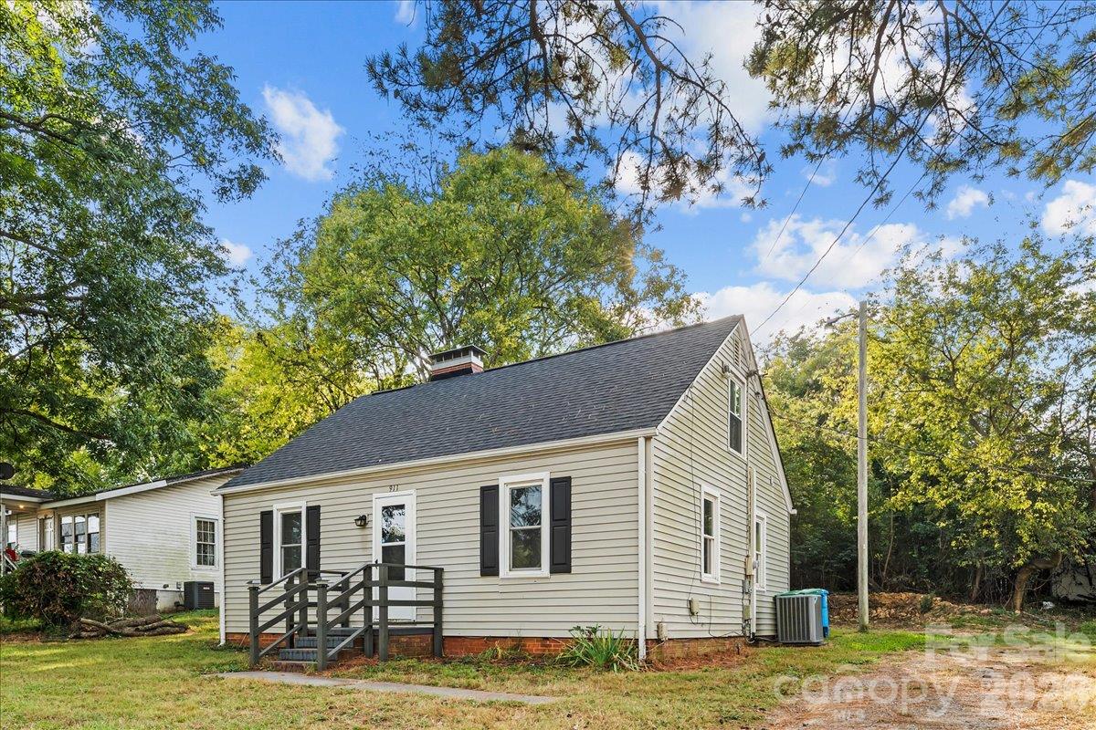 911 Carolina Avenue Property Photo 4