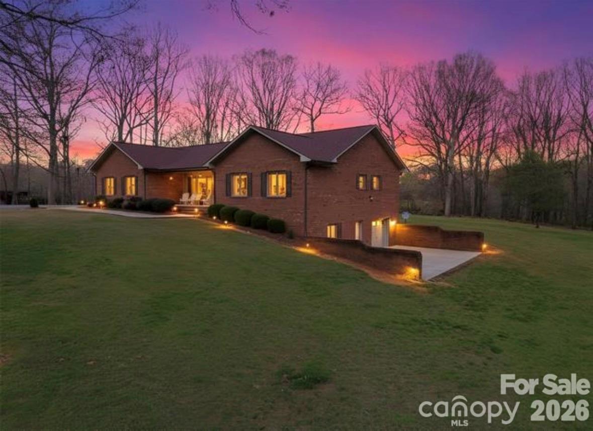 328 Davidson Court Property Photo 2