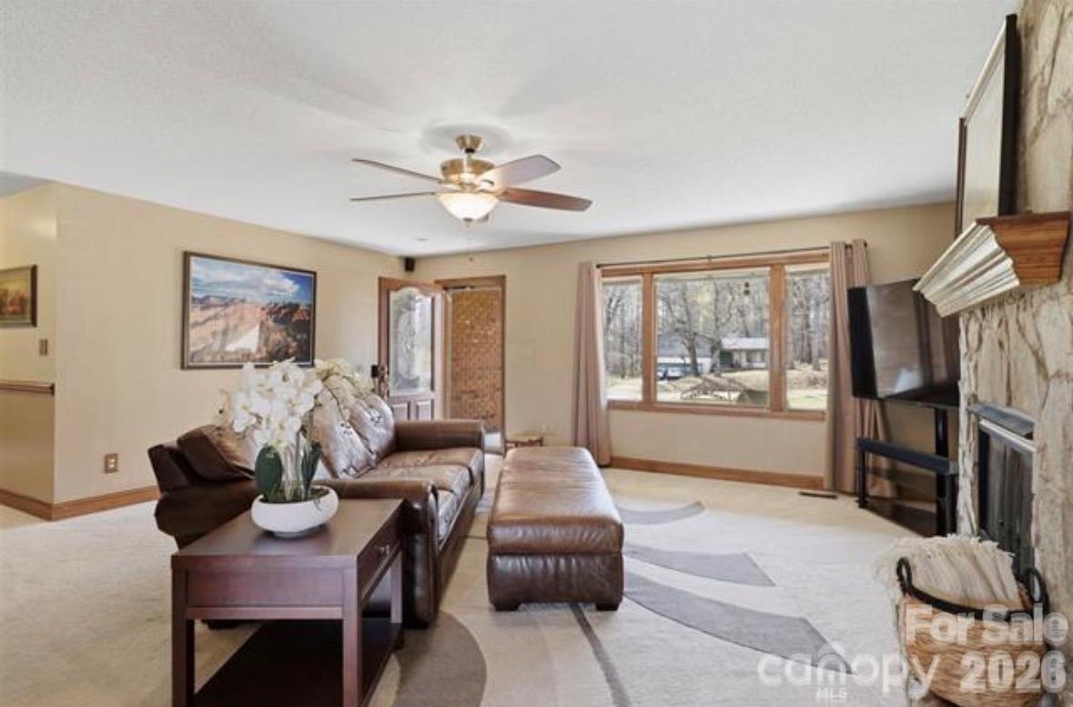 328 Davidson Court Property Photo 7