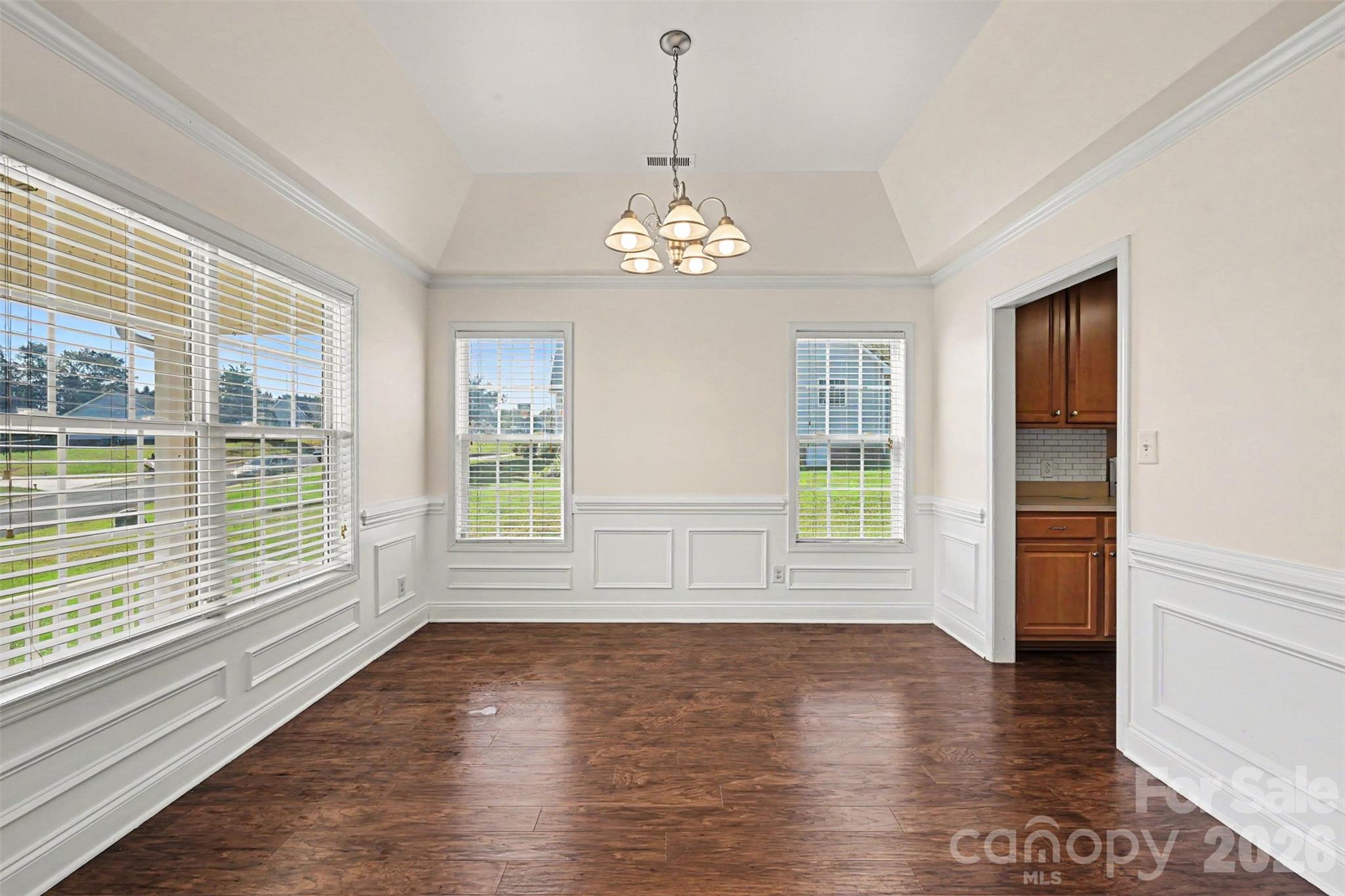 225 Brooks Farm Drive Property Photo 7