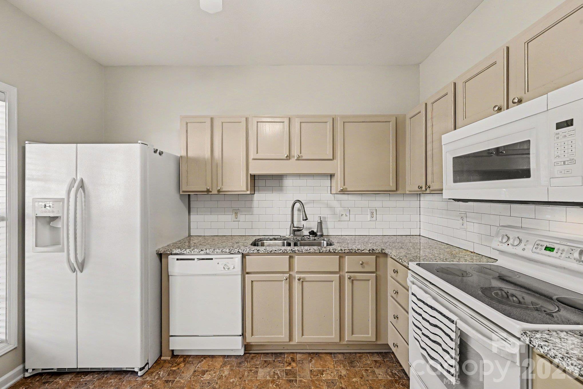 8334 Carob Tree Lane Property Photo 4