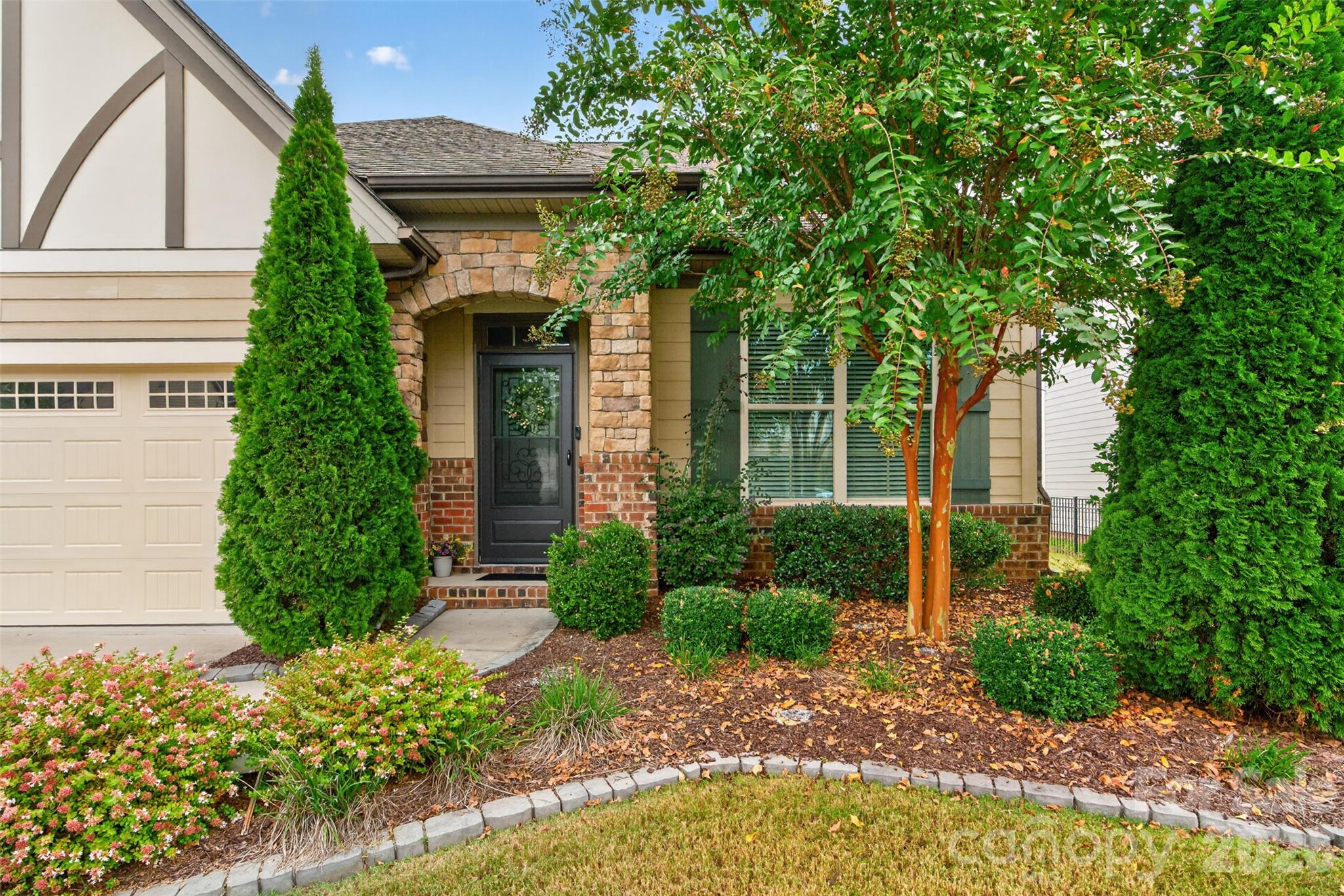 17511 Austins Creek Drive Property Photo 2