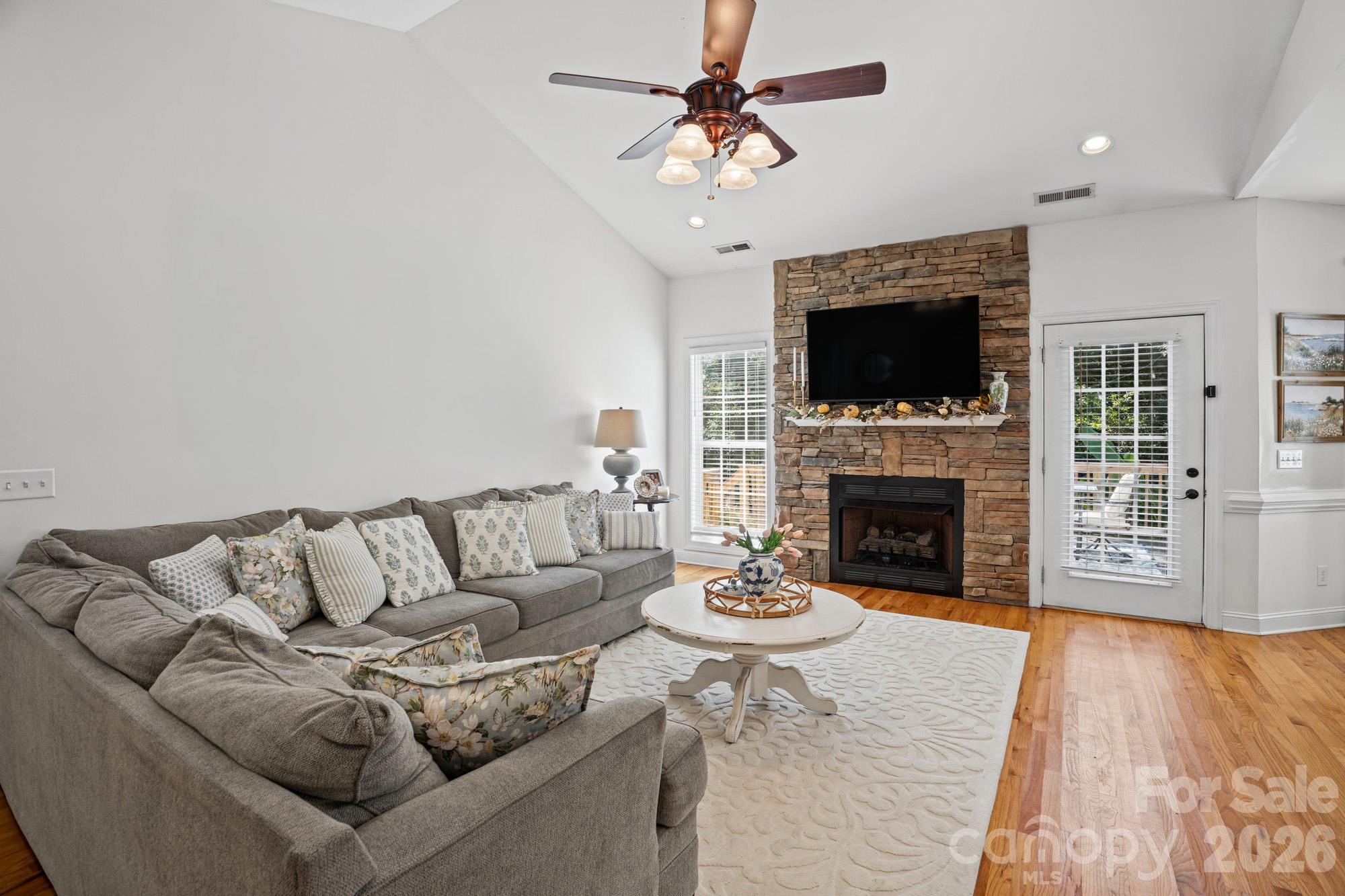 25922 Lingerfelt Road Property Photo 3