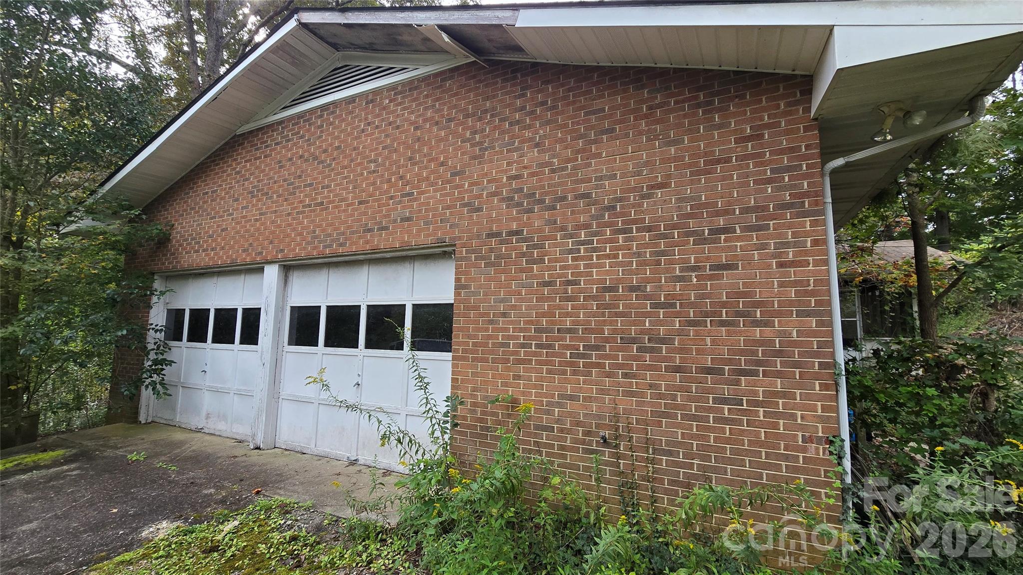 330 Brook Circle Property Photo 3