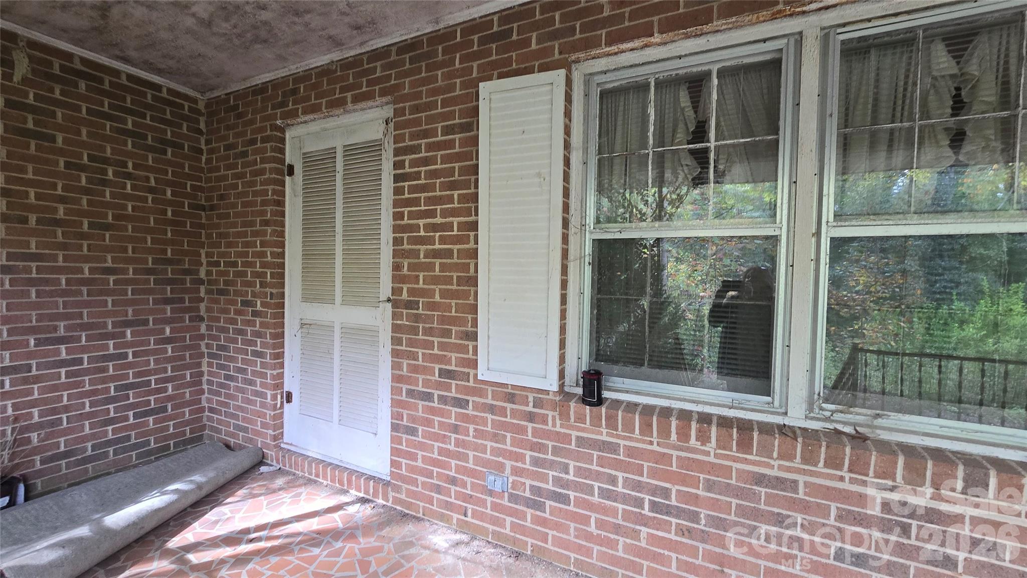 330 Brook Circle Property Photo 4