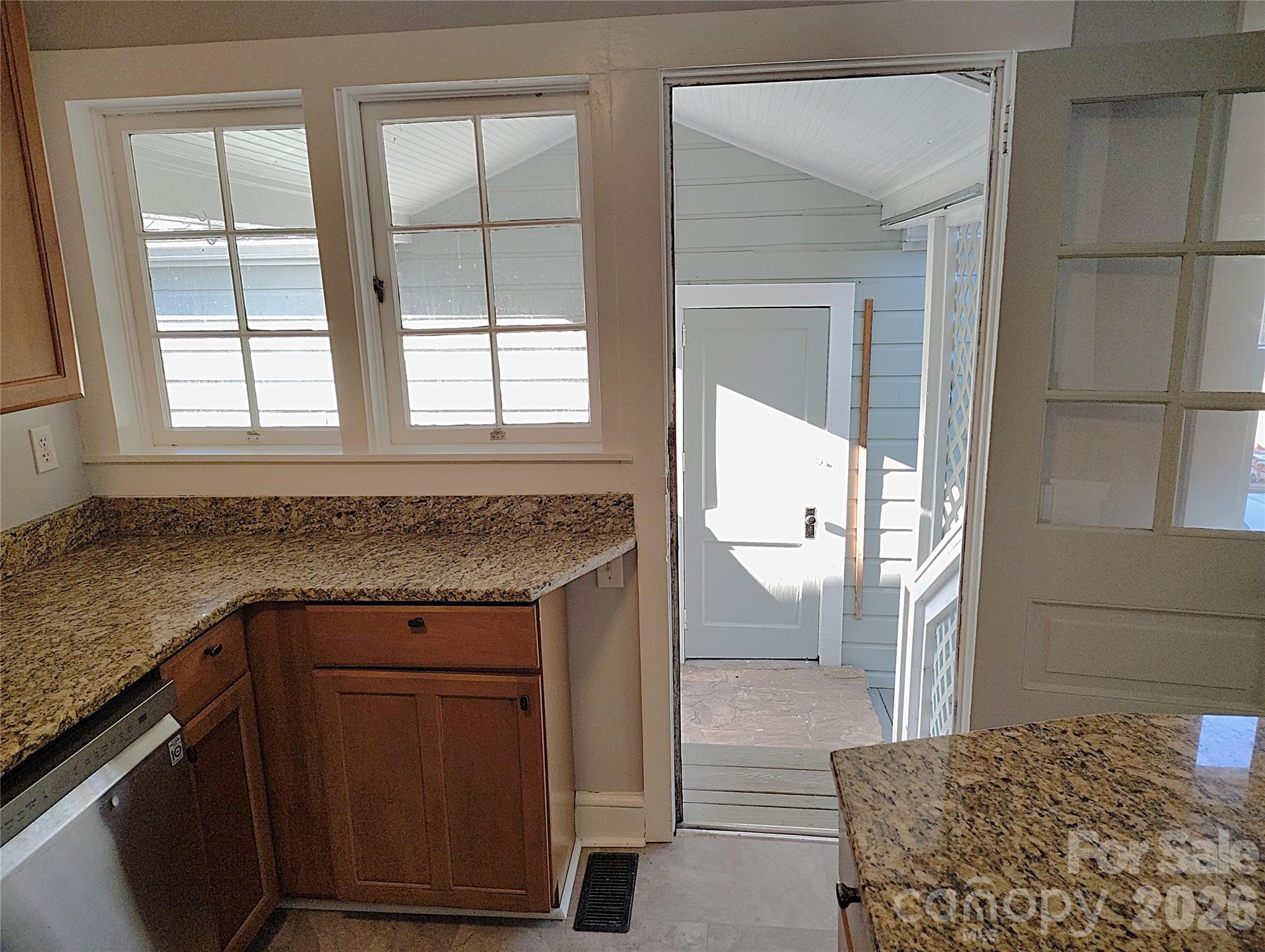 23 Woodley Avenue Property Photo 26