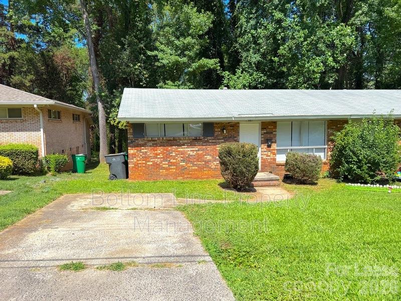 561 Blendwood Drive Property Photo 1