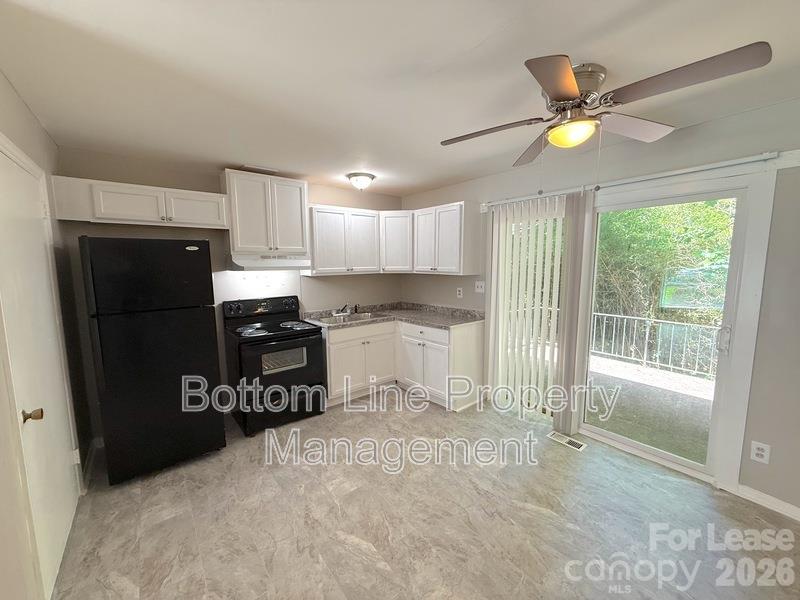 561 Blendwood Drive Property Photo 4