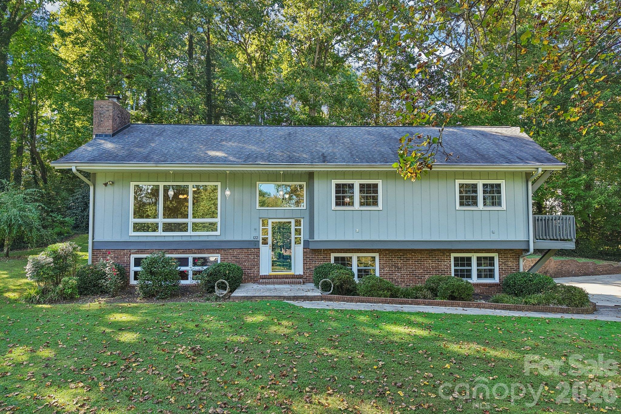 122 W Laurel Lane Property Photo 1