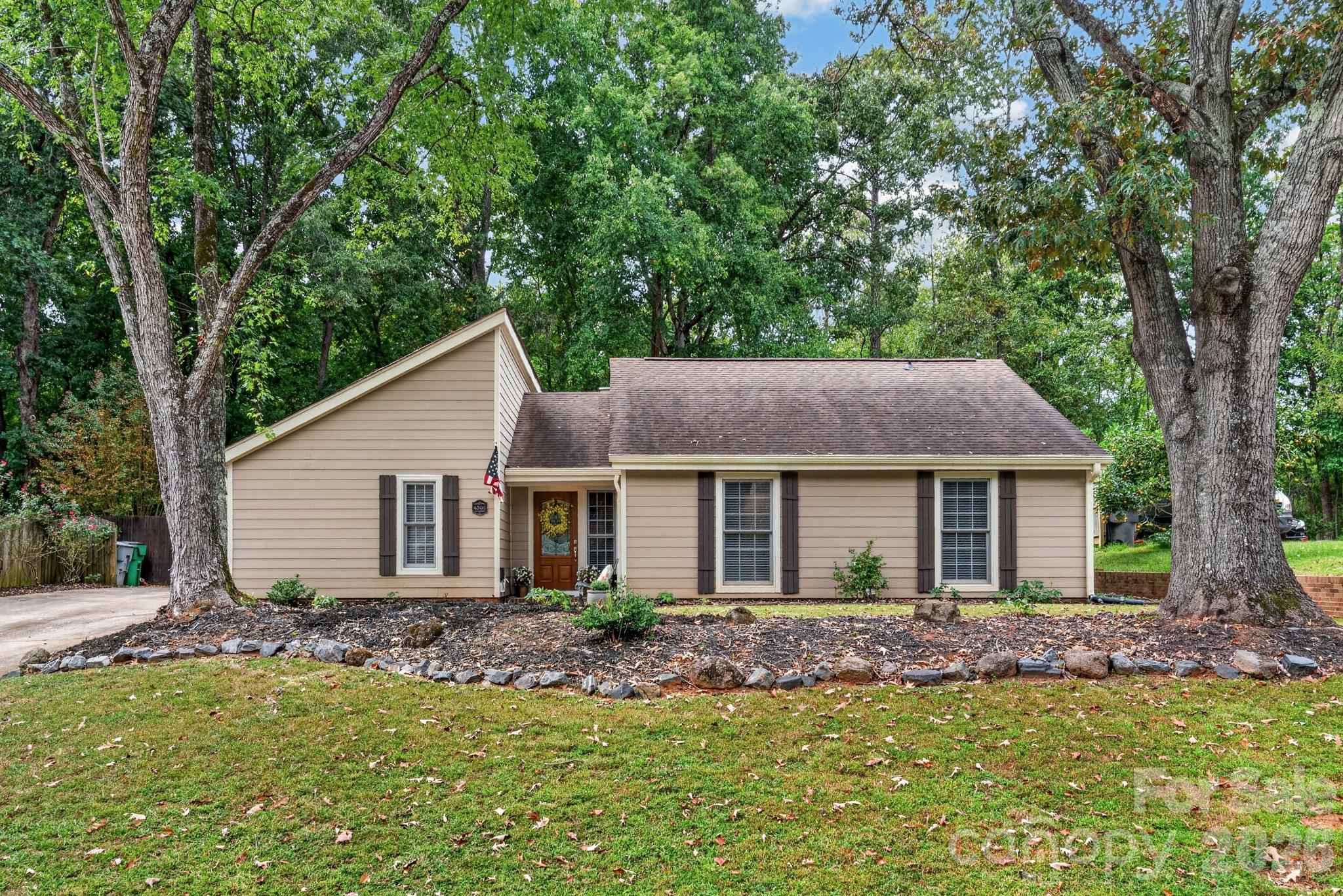 4506 Woods End Lane Property Photo 1